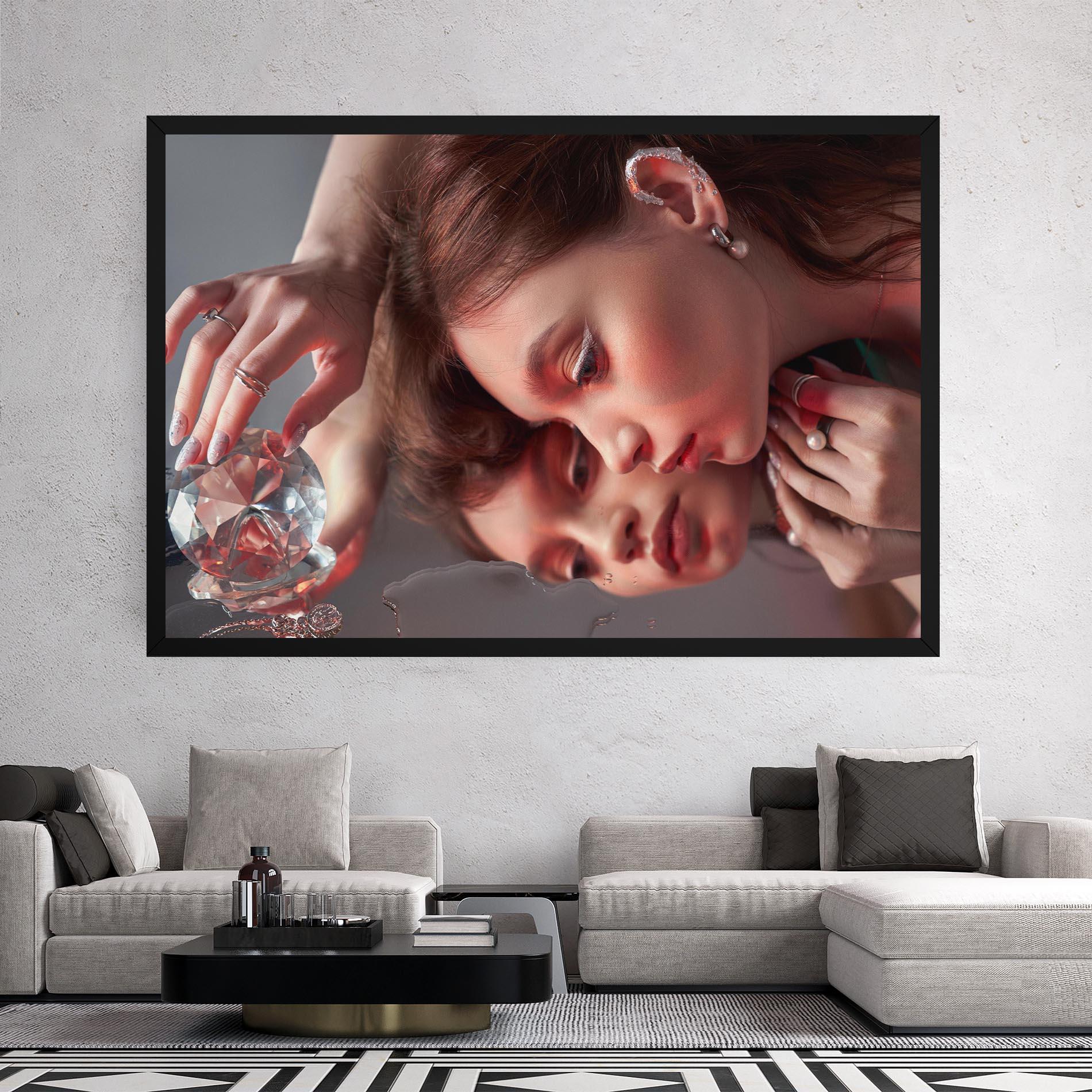 Картина на платно Big Diamond Hand mockup 2