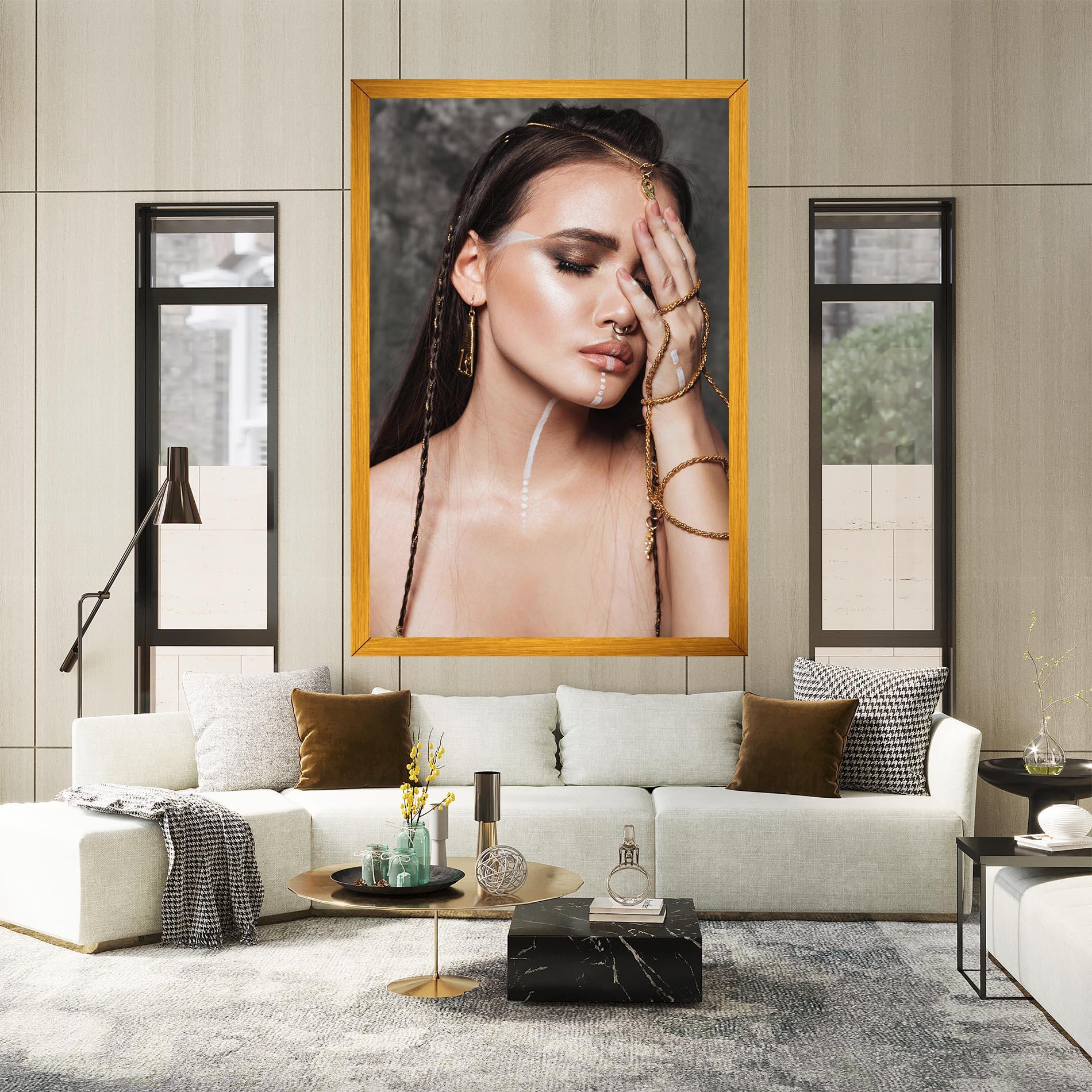 Картина на платно Gold Hand Accessory mockup 2