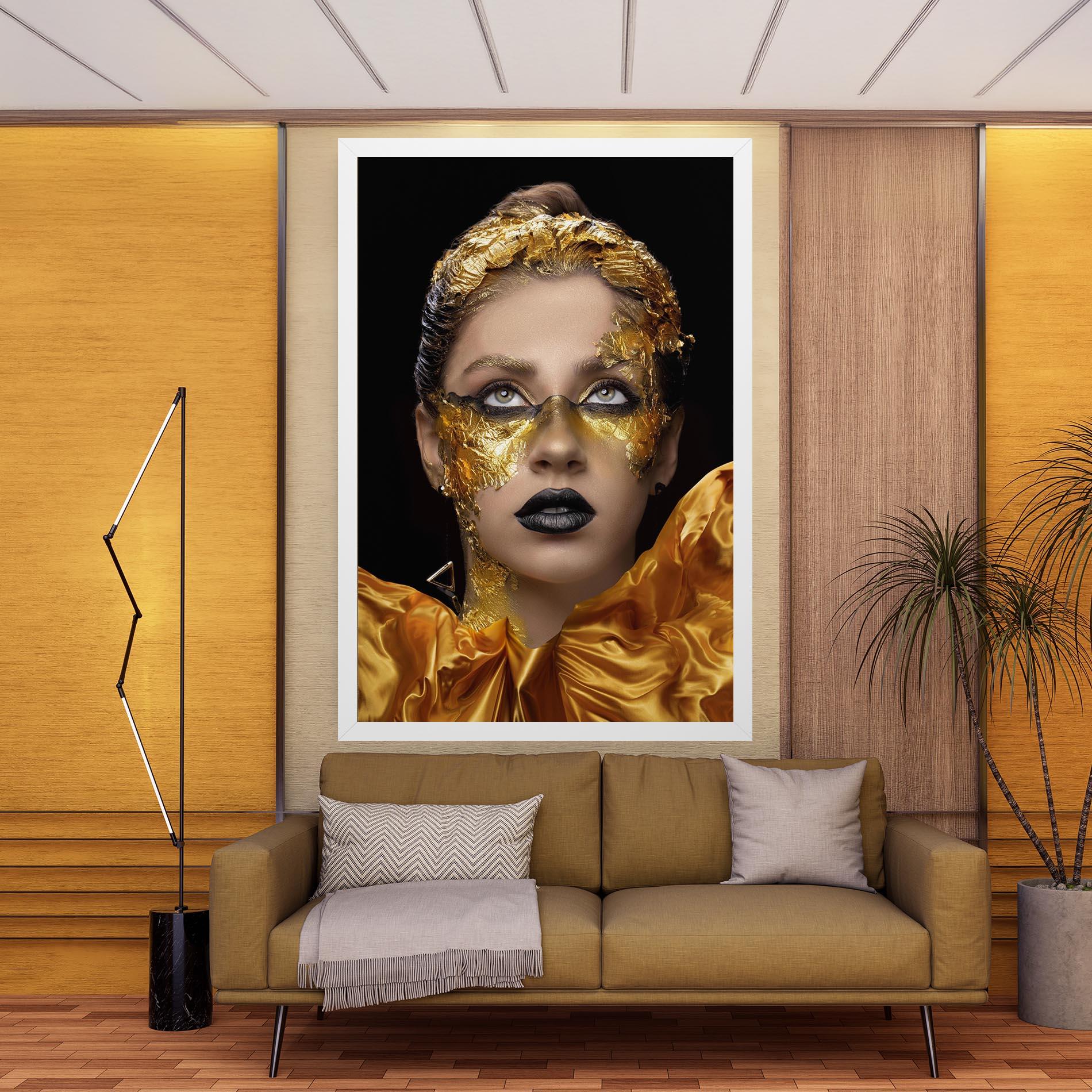 Картина на платно Glamorous Gold Outfit mockup 9