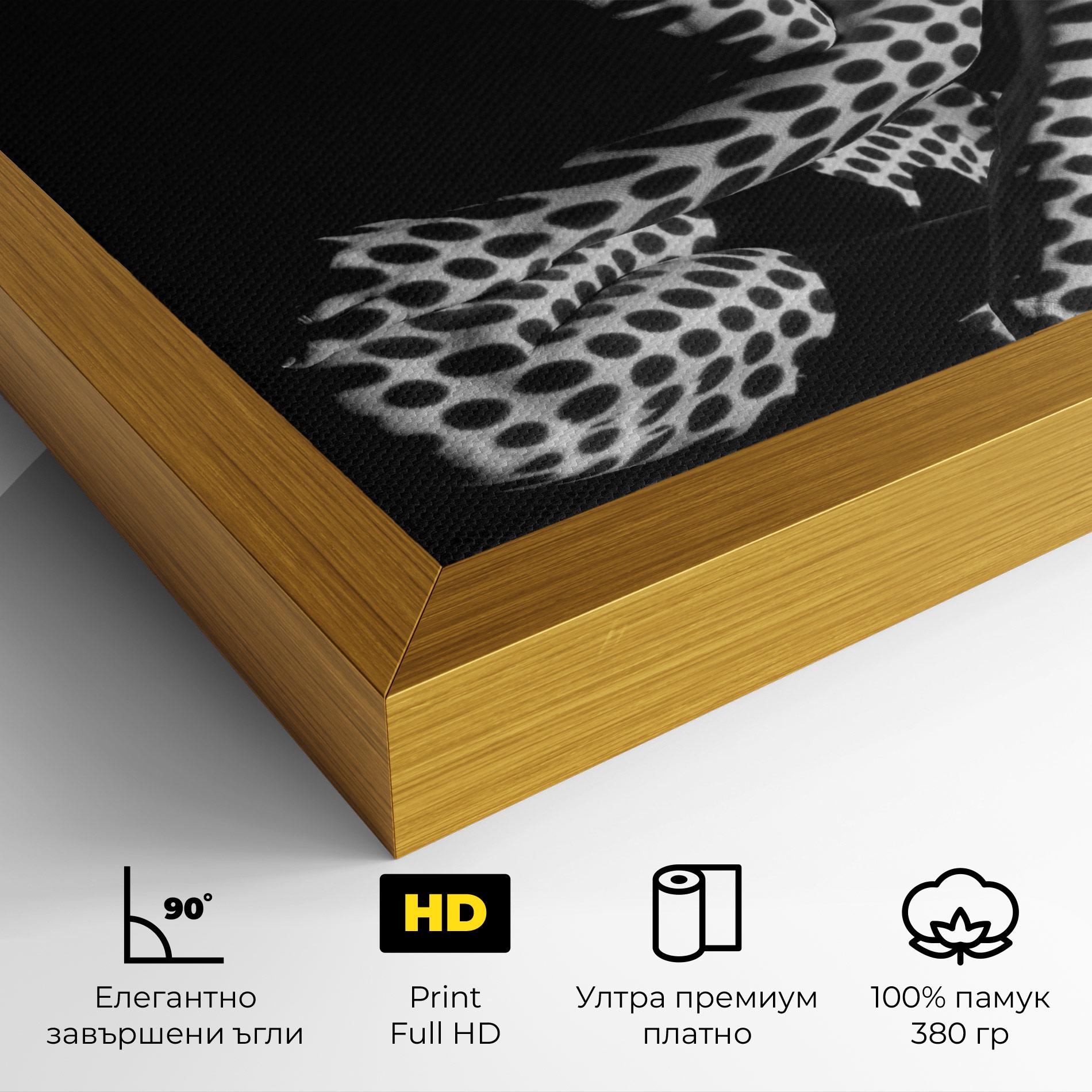 Картина на платно Black White Pattern Woman mockup 4