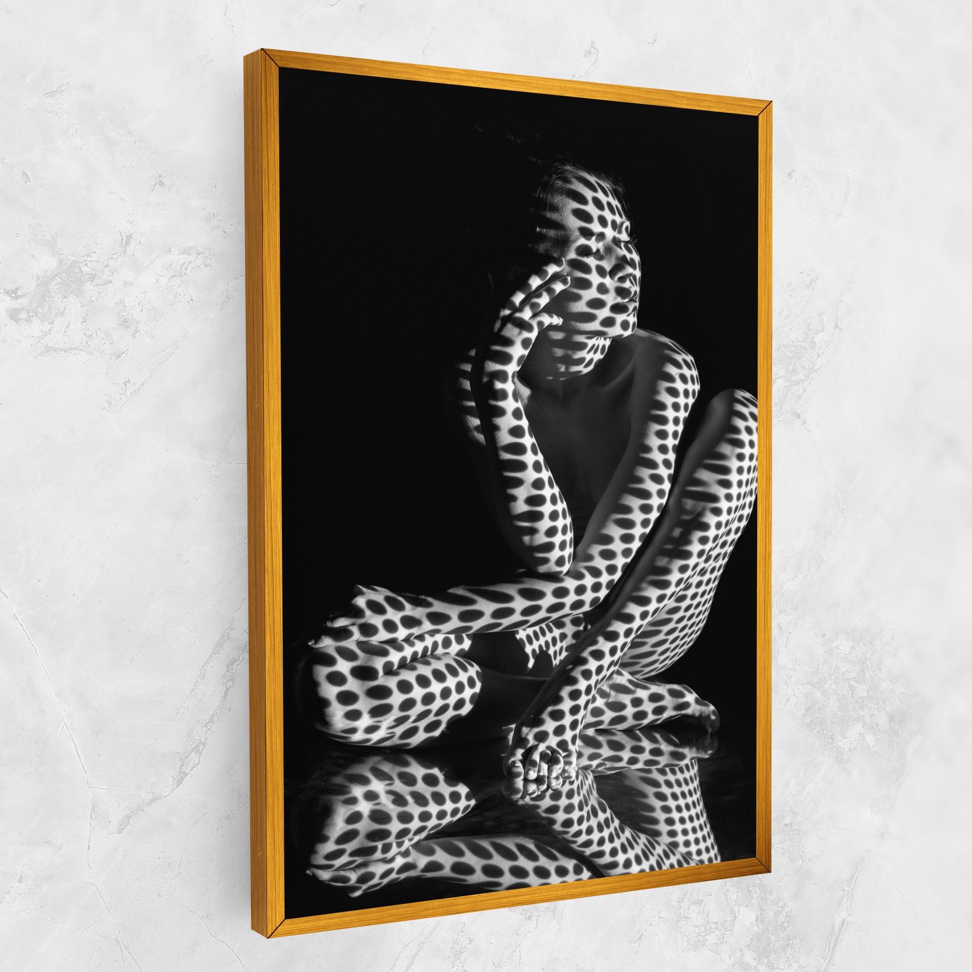 Картина на платно Black White Pattern Woman mockup 1