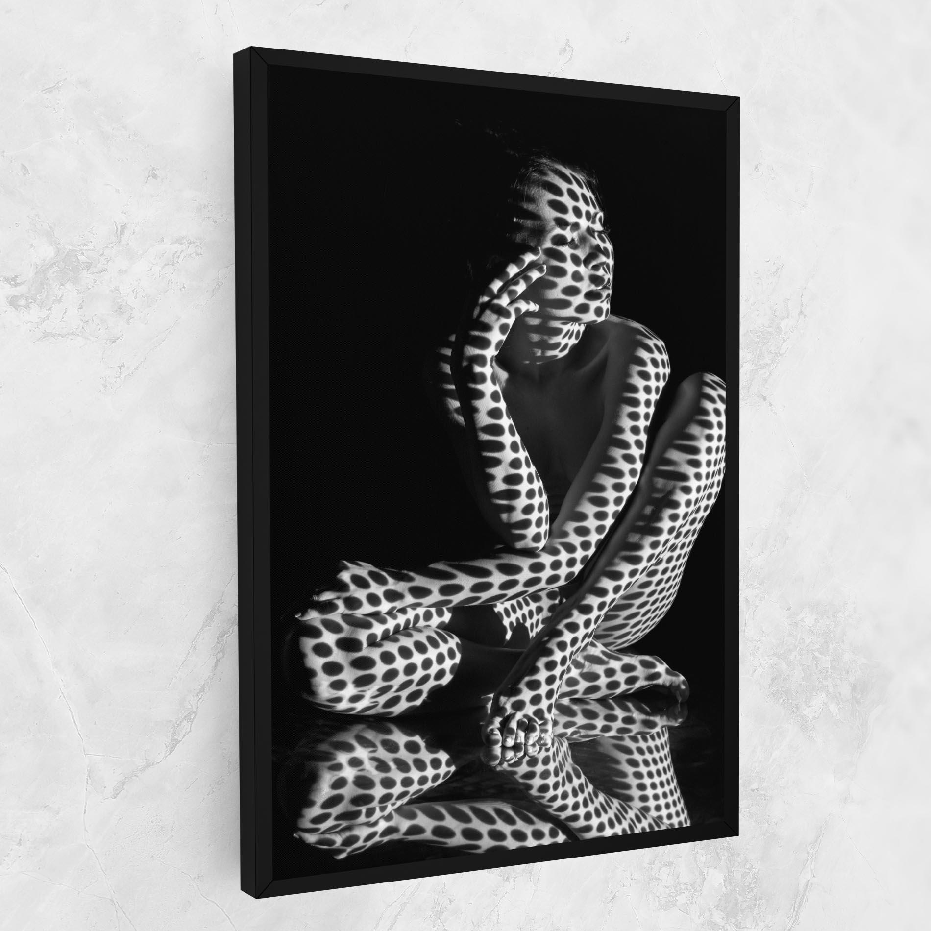 Картина на платно Black White Pattern Woman mockup 1