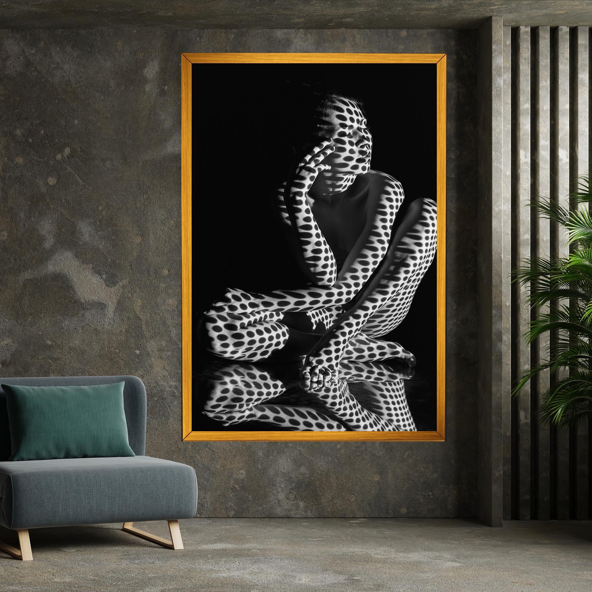 Картина на платно Black White Pattern Woman mockup 7