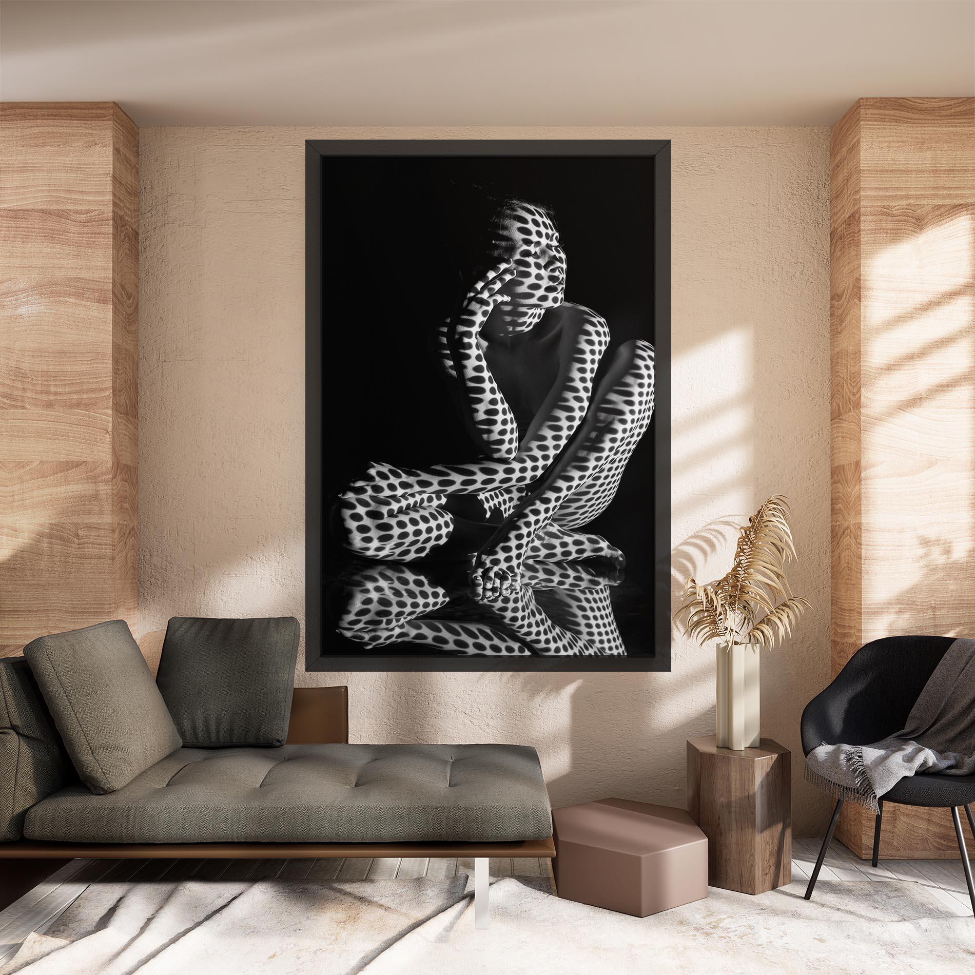 Картина на платно Black White Pattern Woman mockup 8