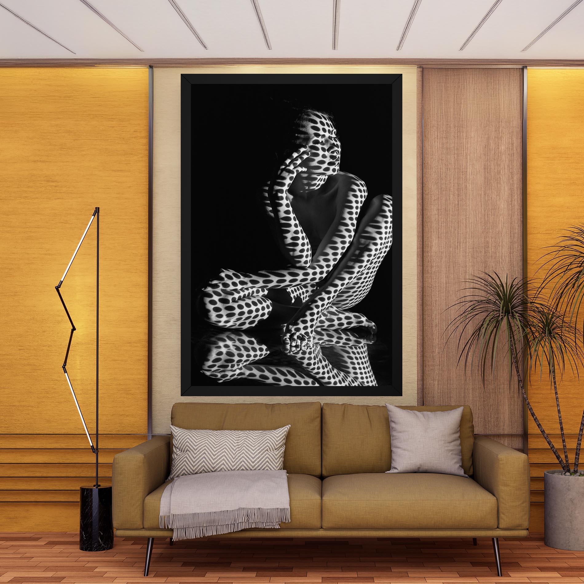 Картина на платно Black White Pattern Woman mockup 9