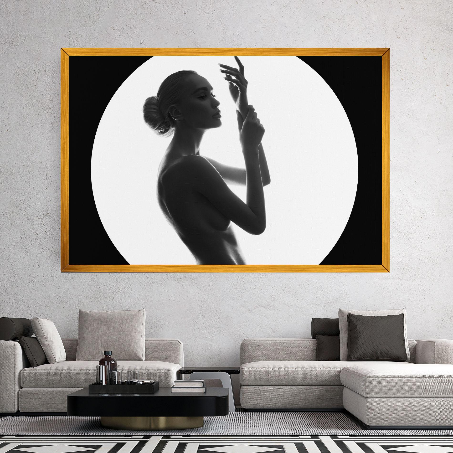 Картина на платно Circle Woman Body mockup 2