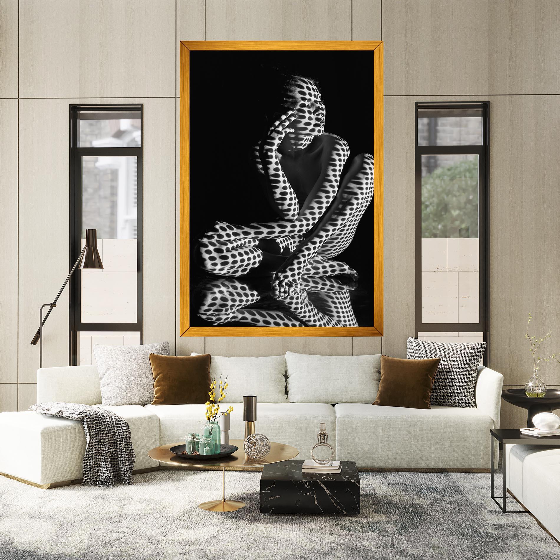 Картина на платно Black White Pattern Woman mockup 2