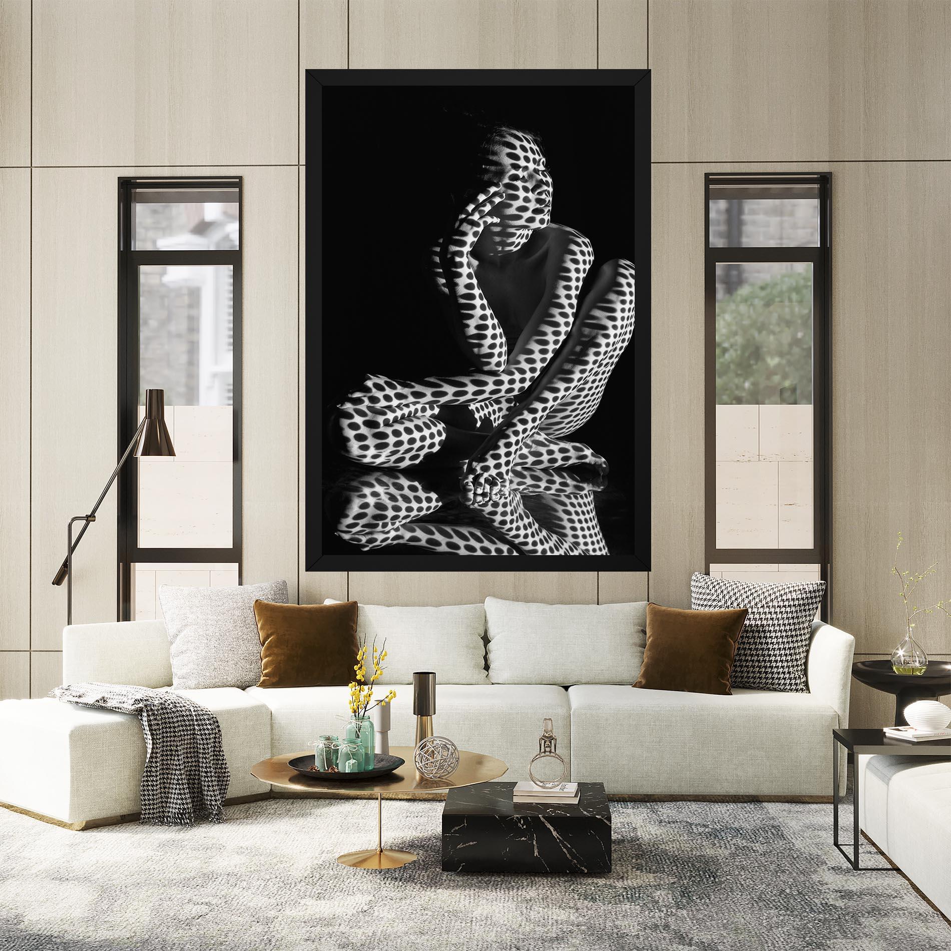 Картина на платно Black White Pattern Woman mockup 2