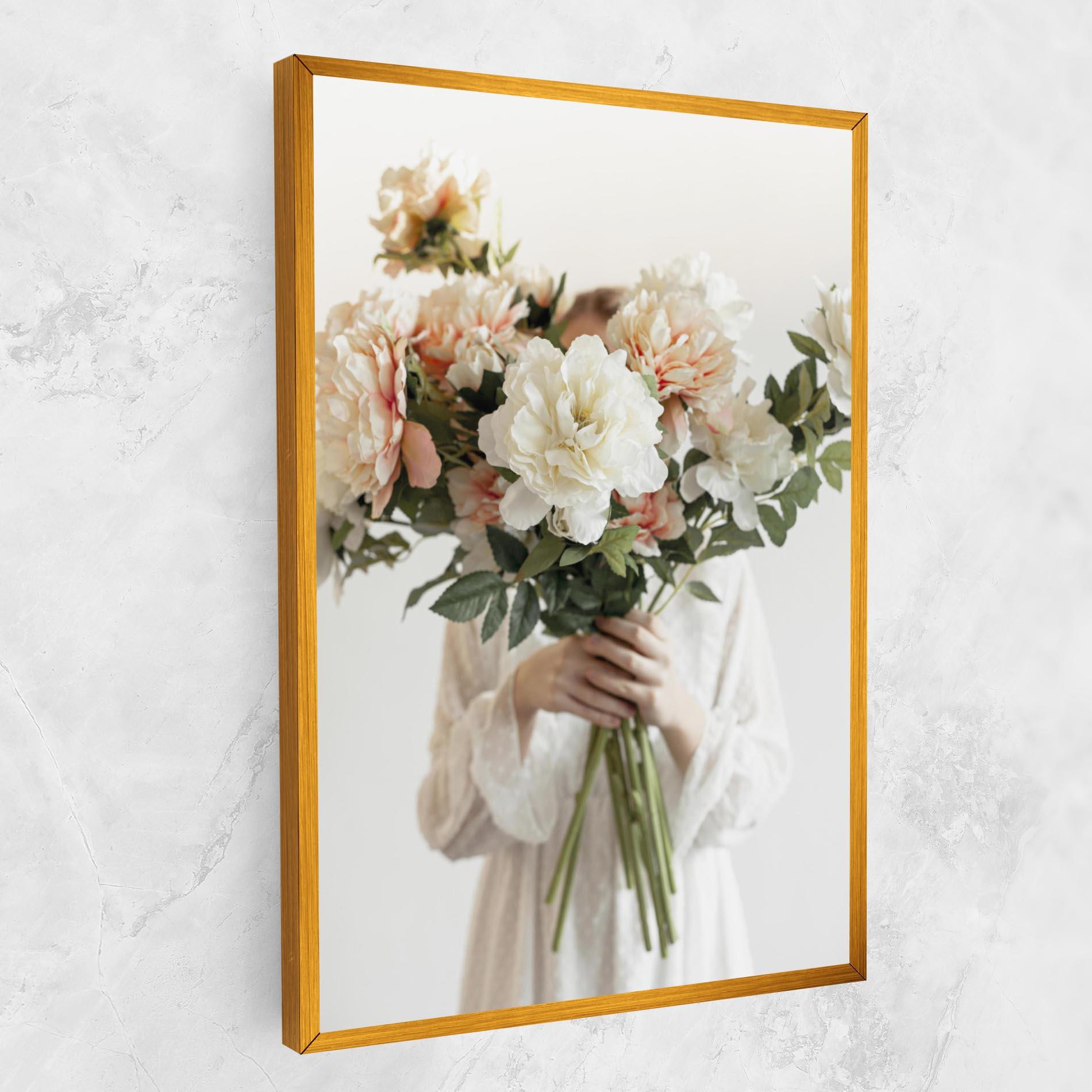 Картина на платно Bouquet Holding mockup 1