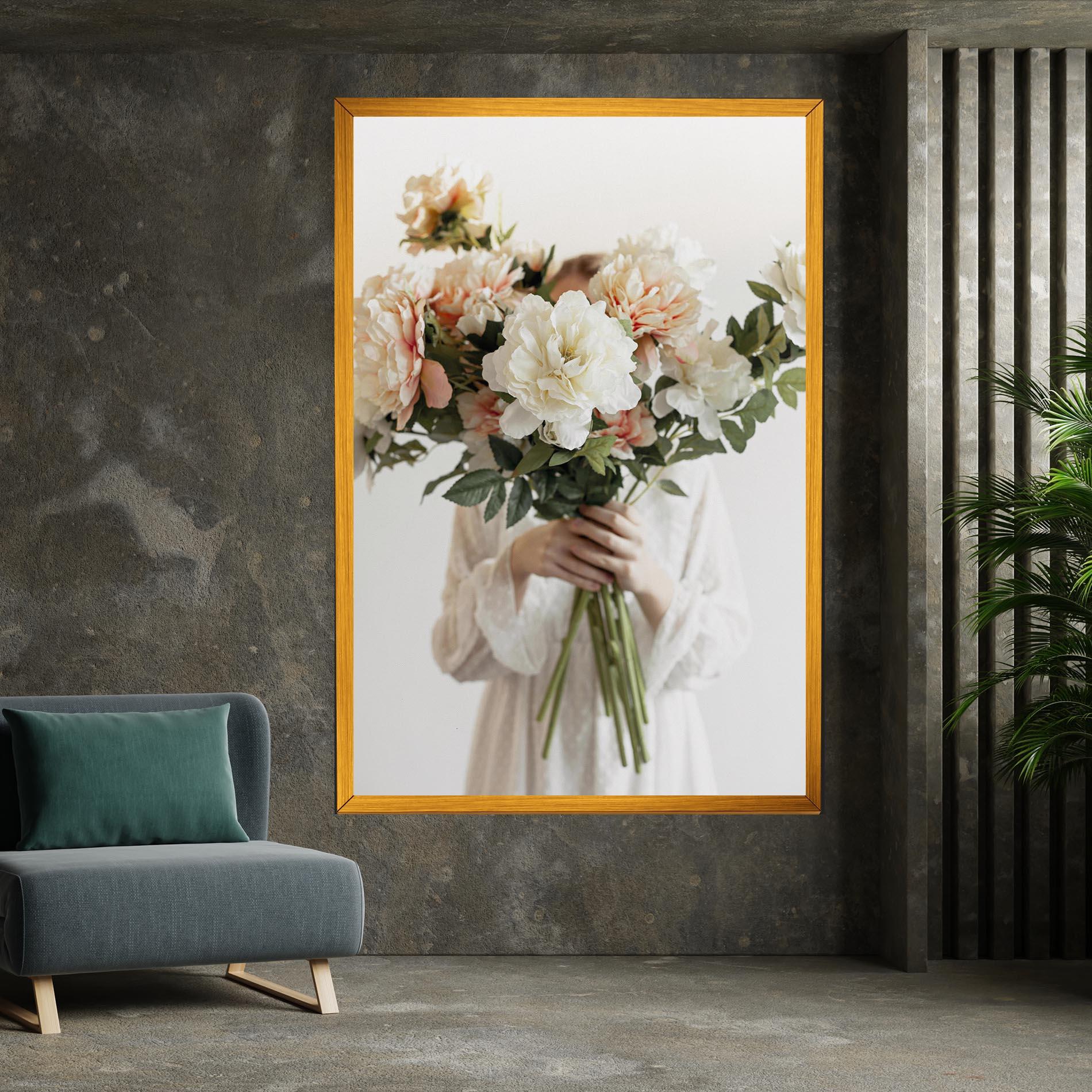 Картина на платно Bouquet Holding mockup 7