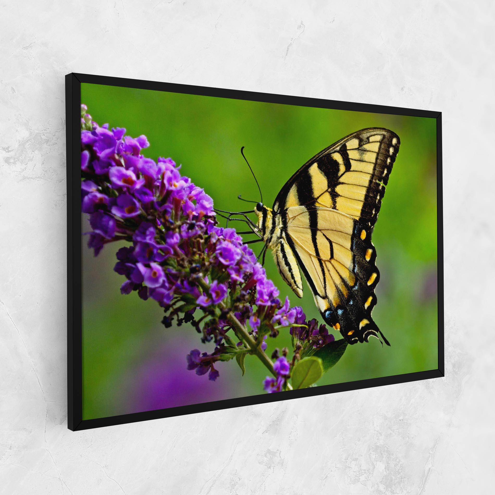 Картина на платно Cream Wild Butterfly mockup 1