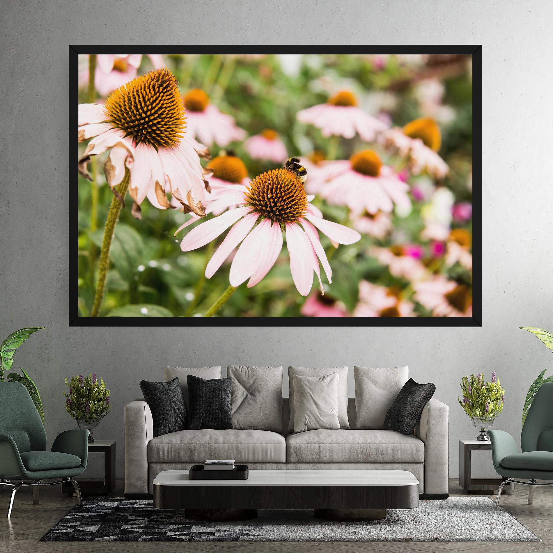 Картина на платно Daylight Bee mockup 7