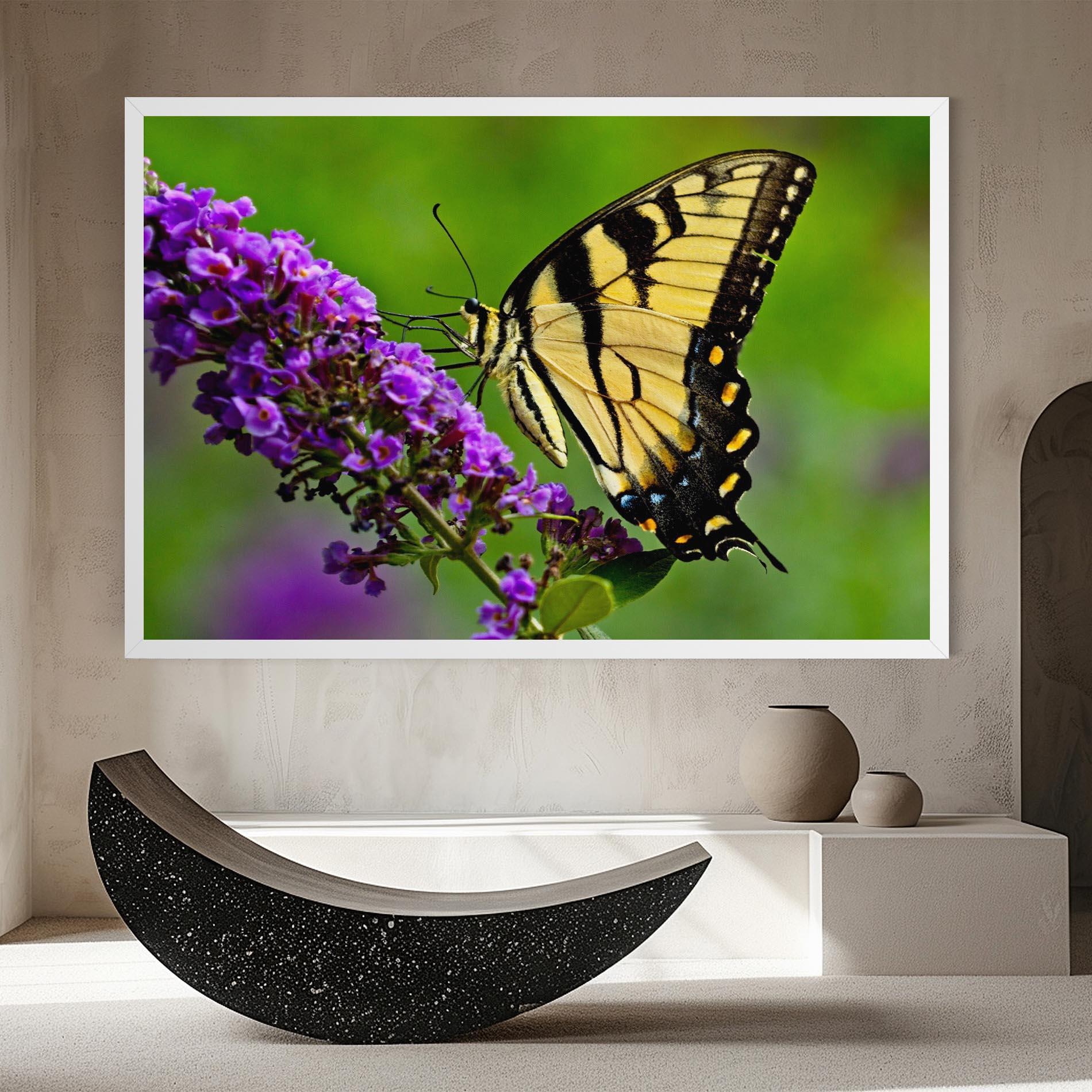 Картина на платно Cream Wild Butterfly mockup 8