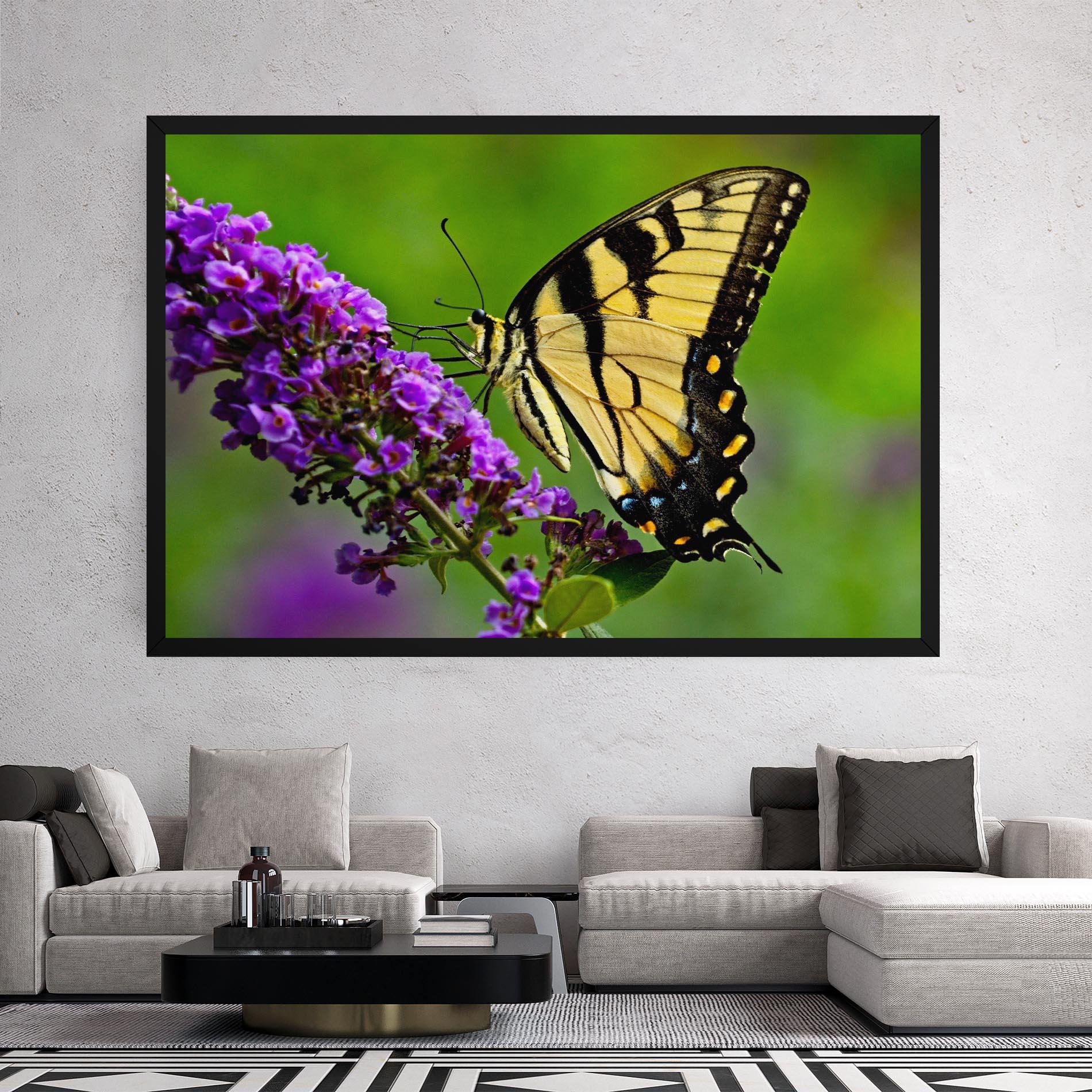 Картина на платно Cream Wild Butterfly mockup 2