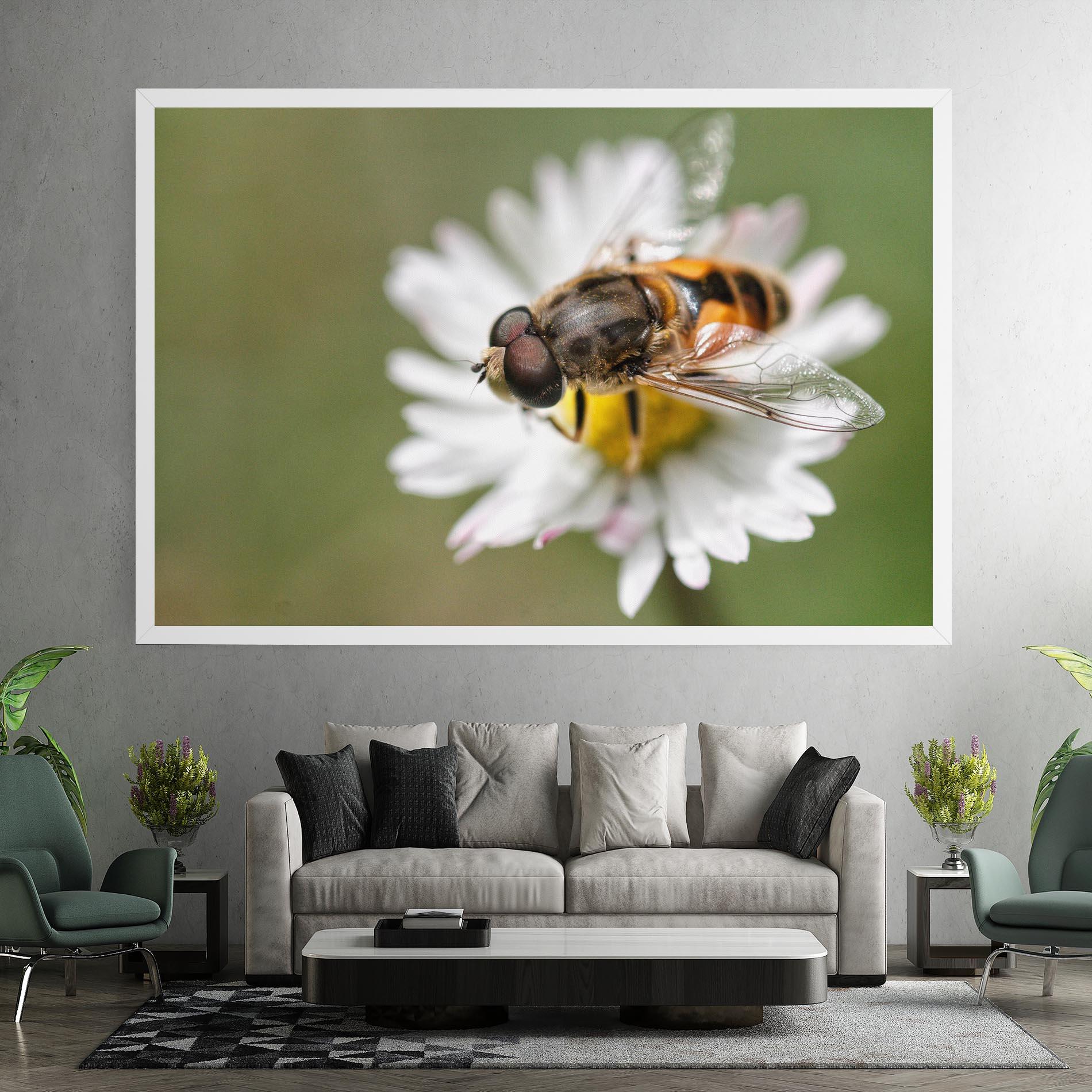 Картина на платно Bee On Small Daisy mockup 7