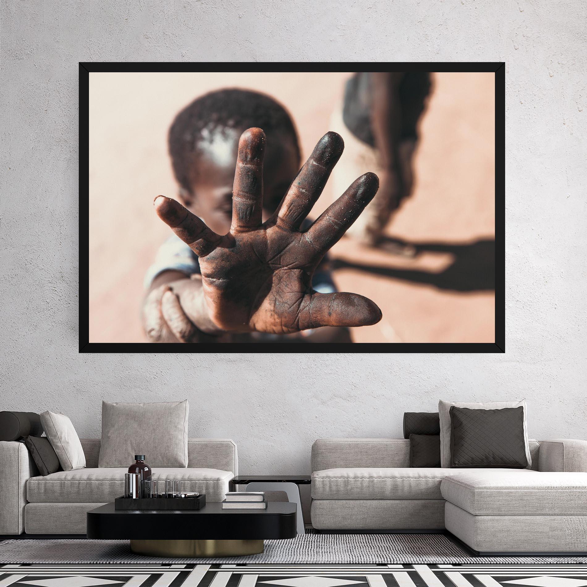 Картина на платно Little Dirty Hand mockup 2