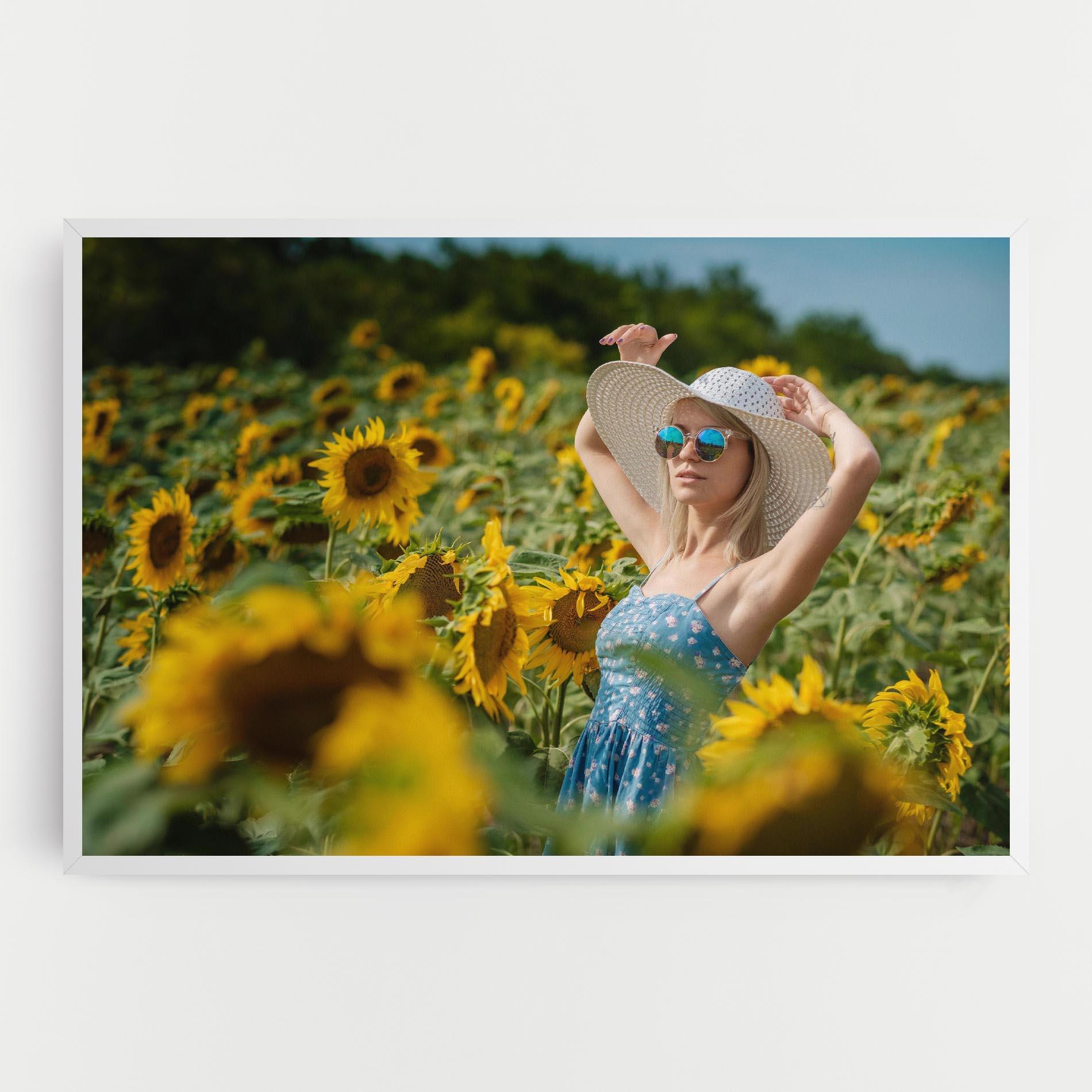 Картина на платно Model Posing mockup 0