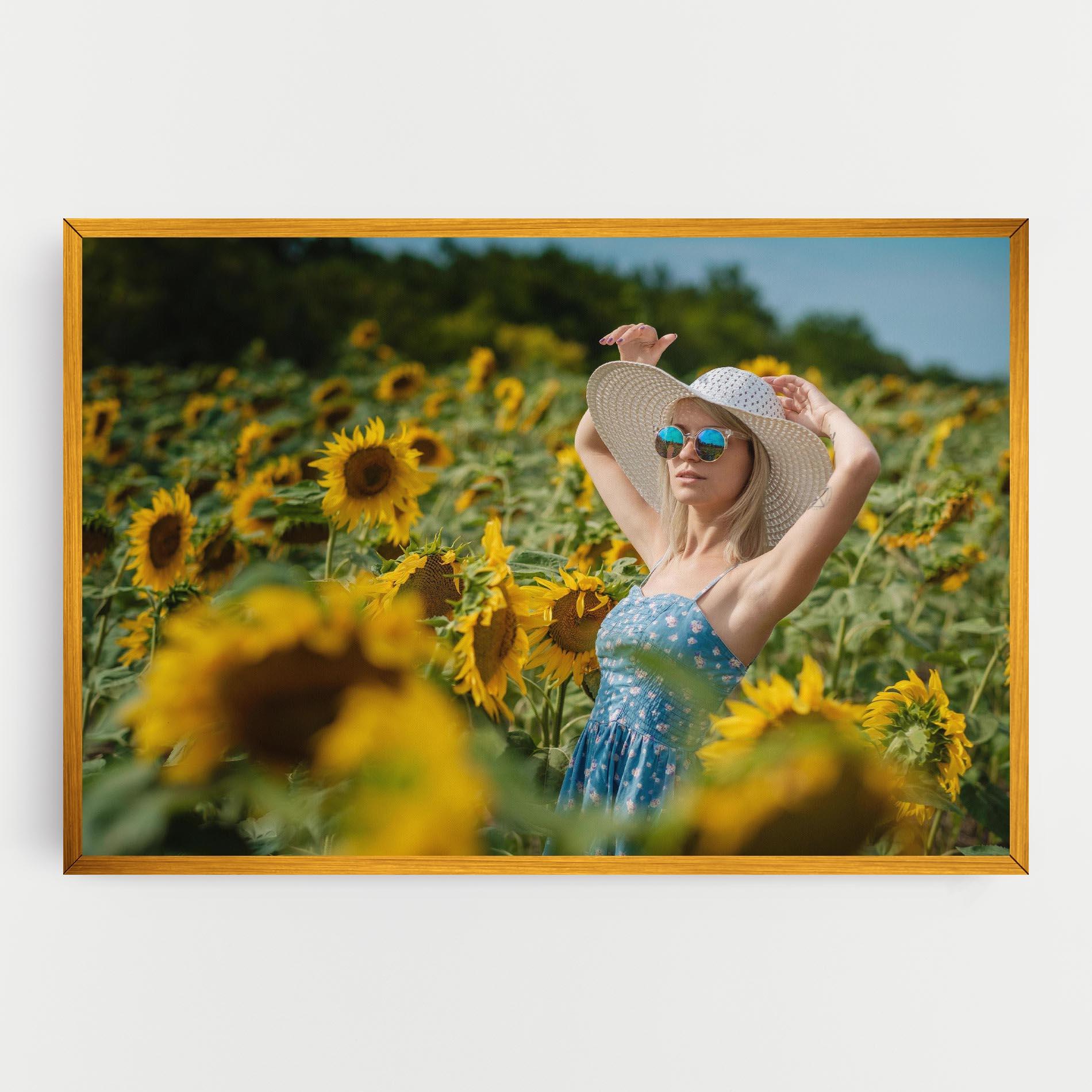 Картина на платно Model Posing mockup 0