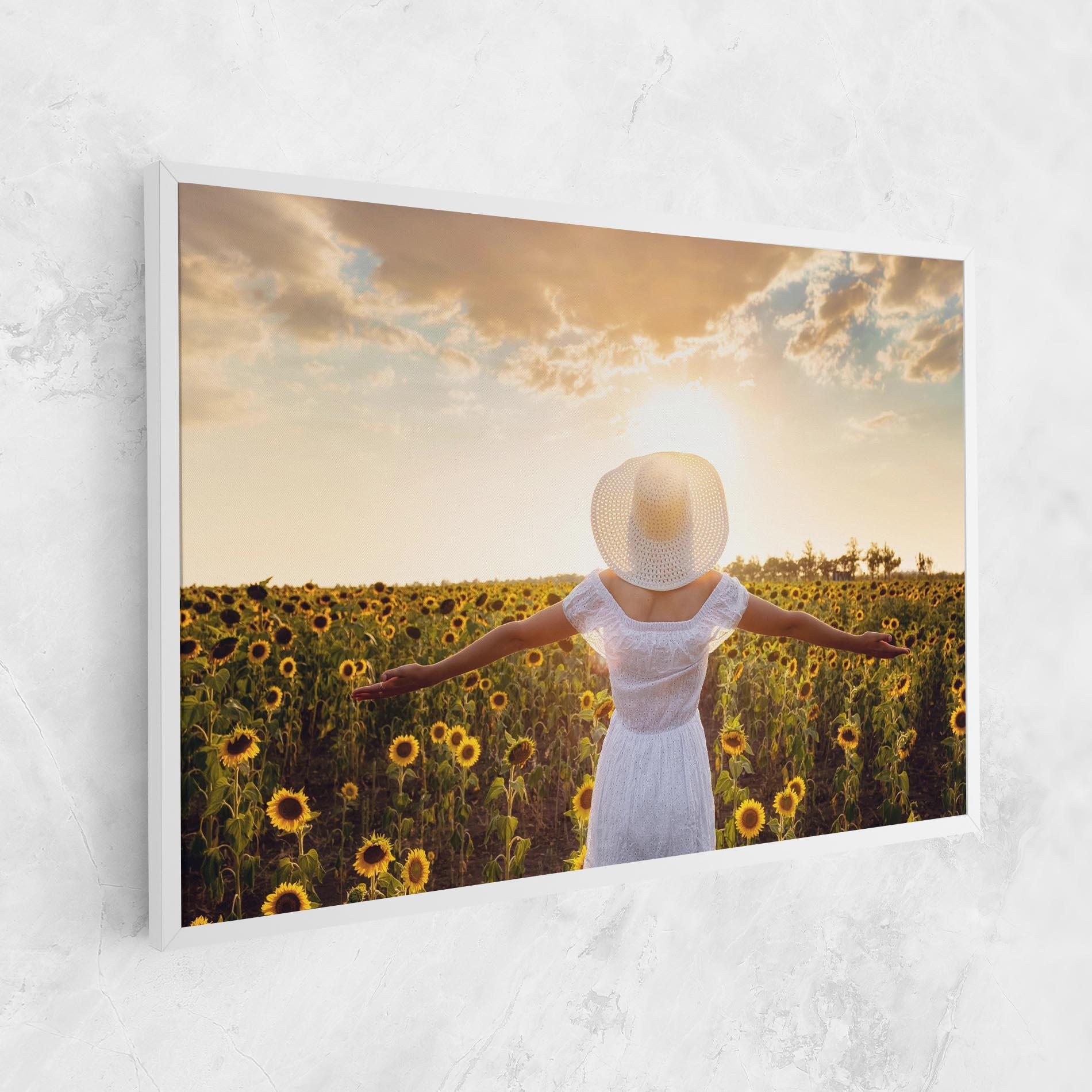 Картина на платно Girl In Nature mockup 1