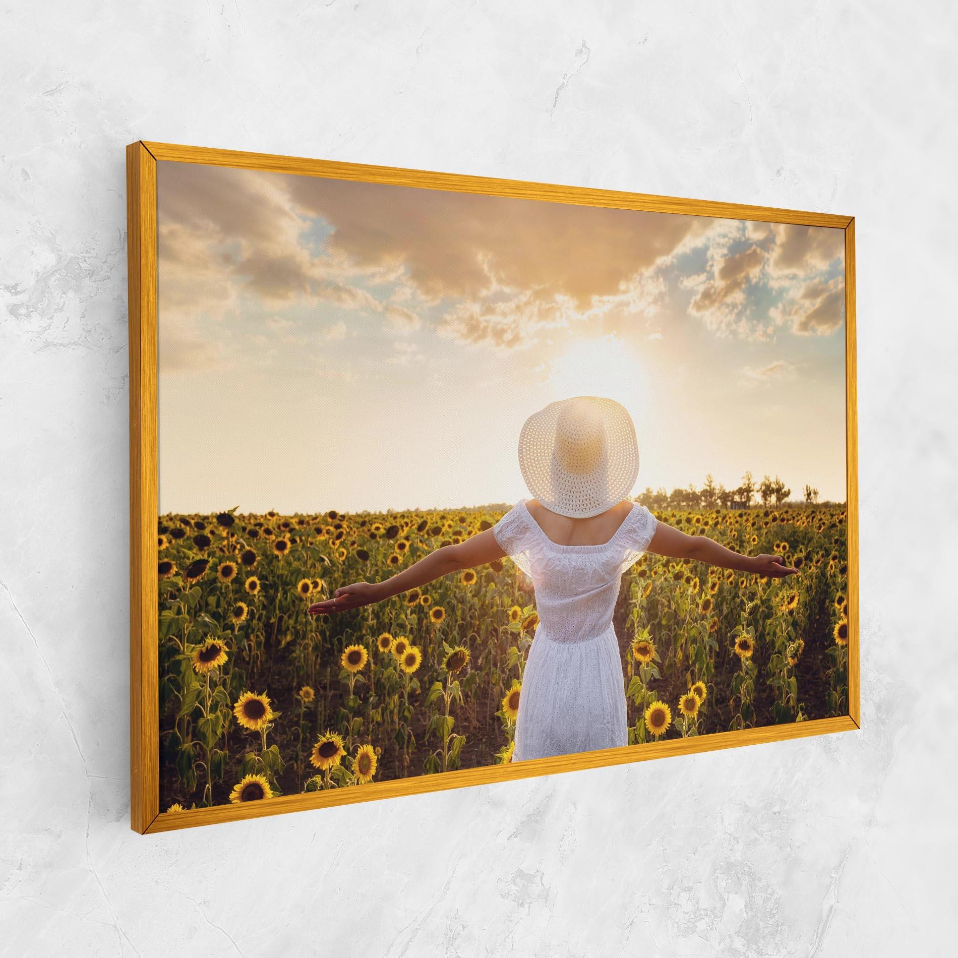 Картина на платно Girl In Nature mockup 1