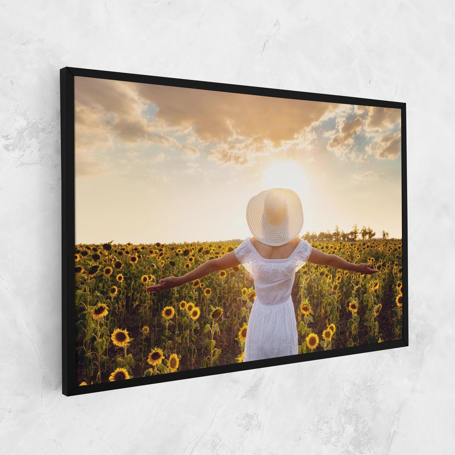 Картина на платно Girl In Nature mockup 1