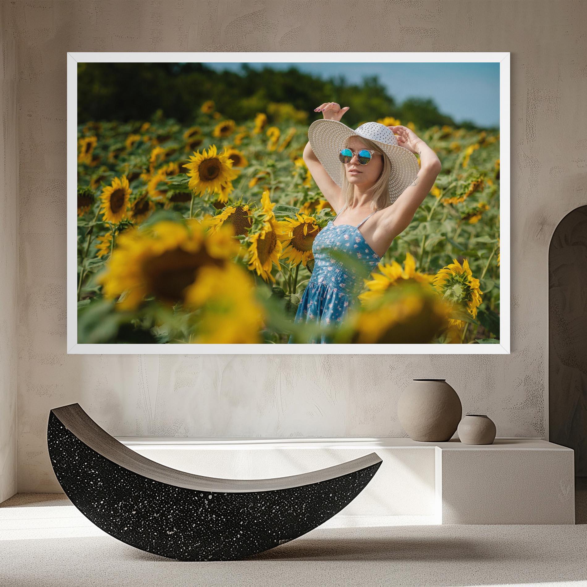 Картина на платно Model Posing mockup 8