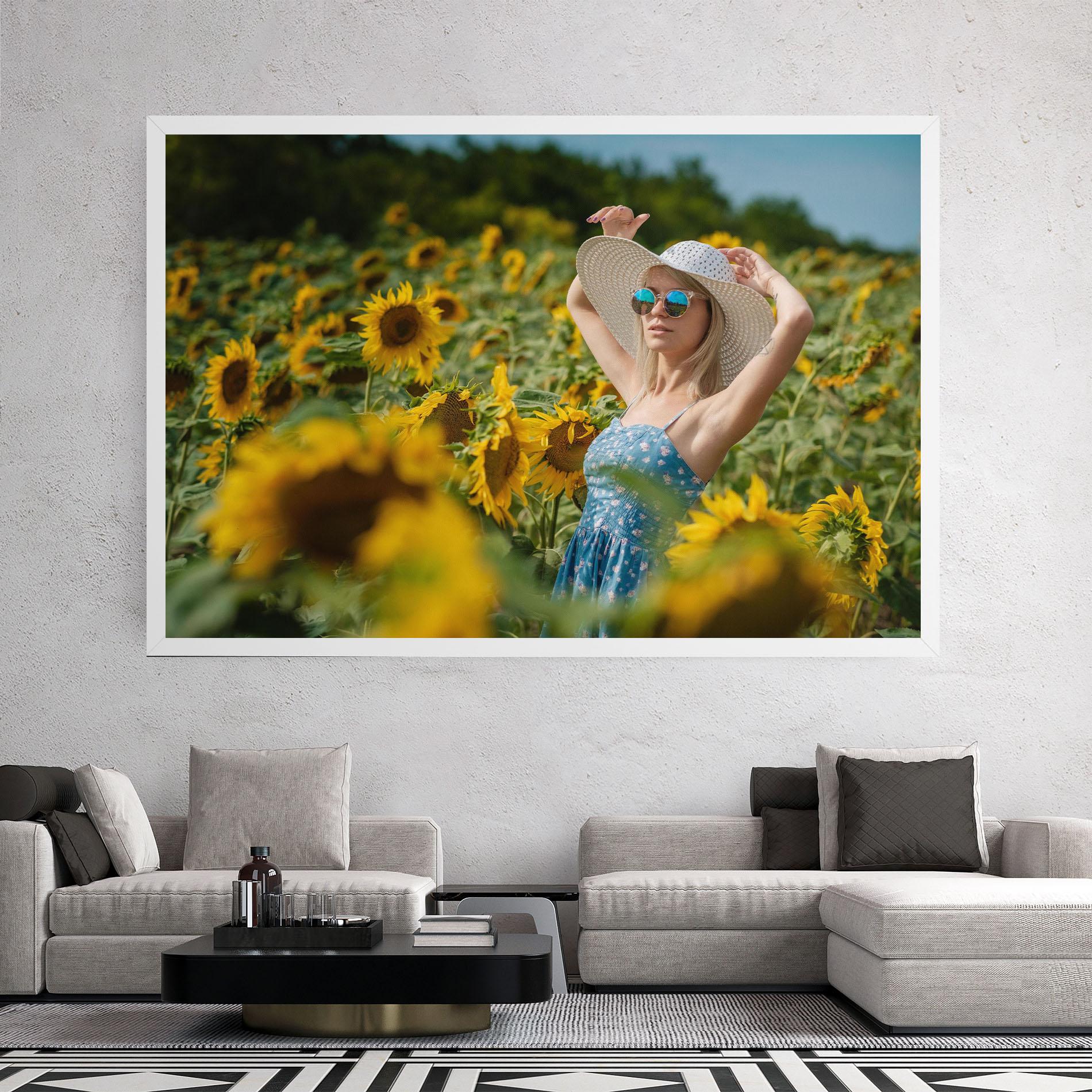 Картина на платно Model Posing mockup 2