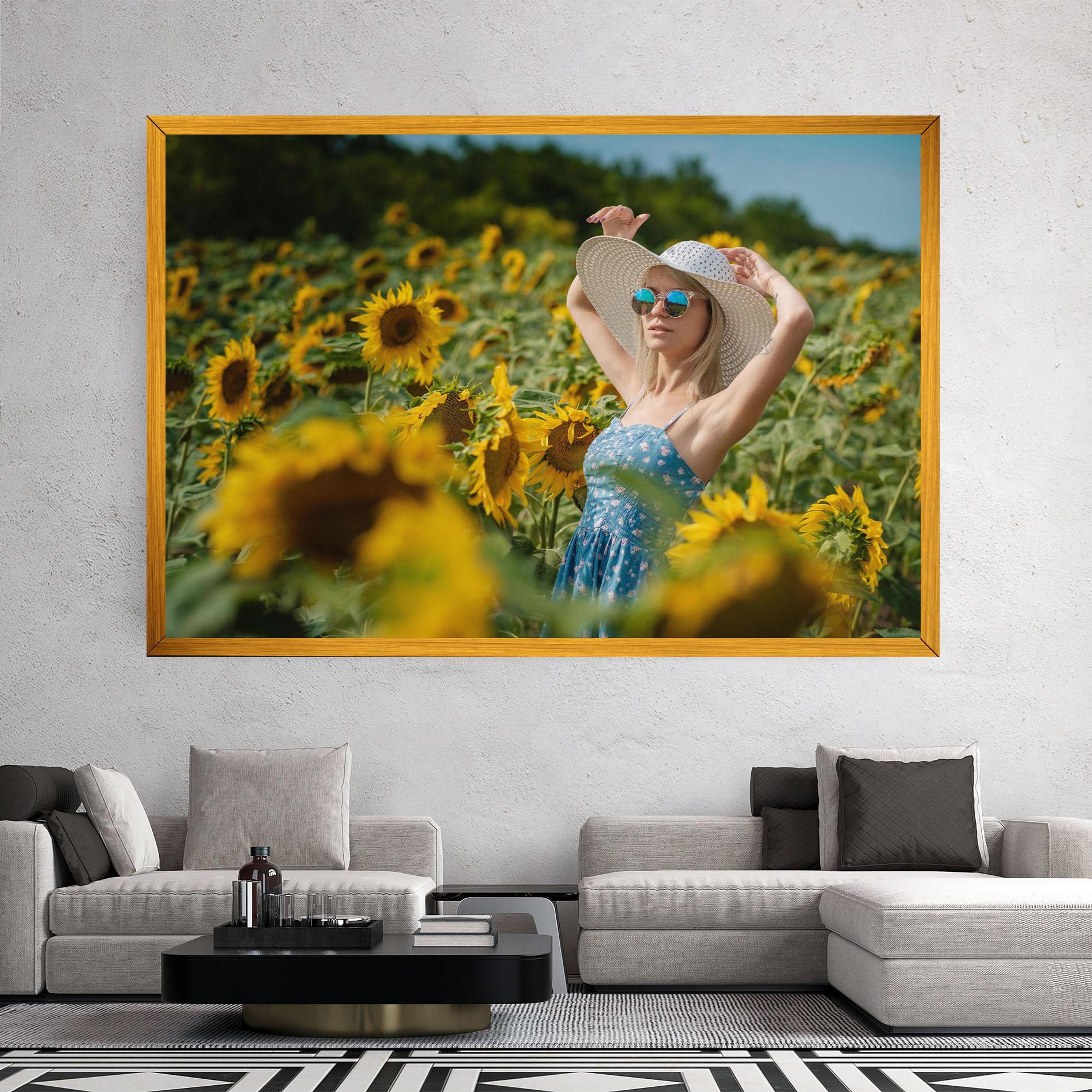 Картина на платно Model Posing mockup 2