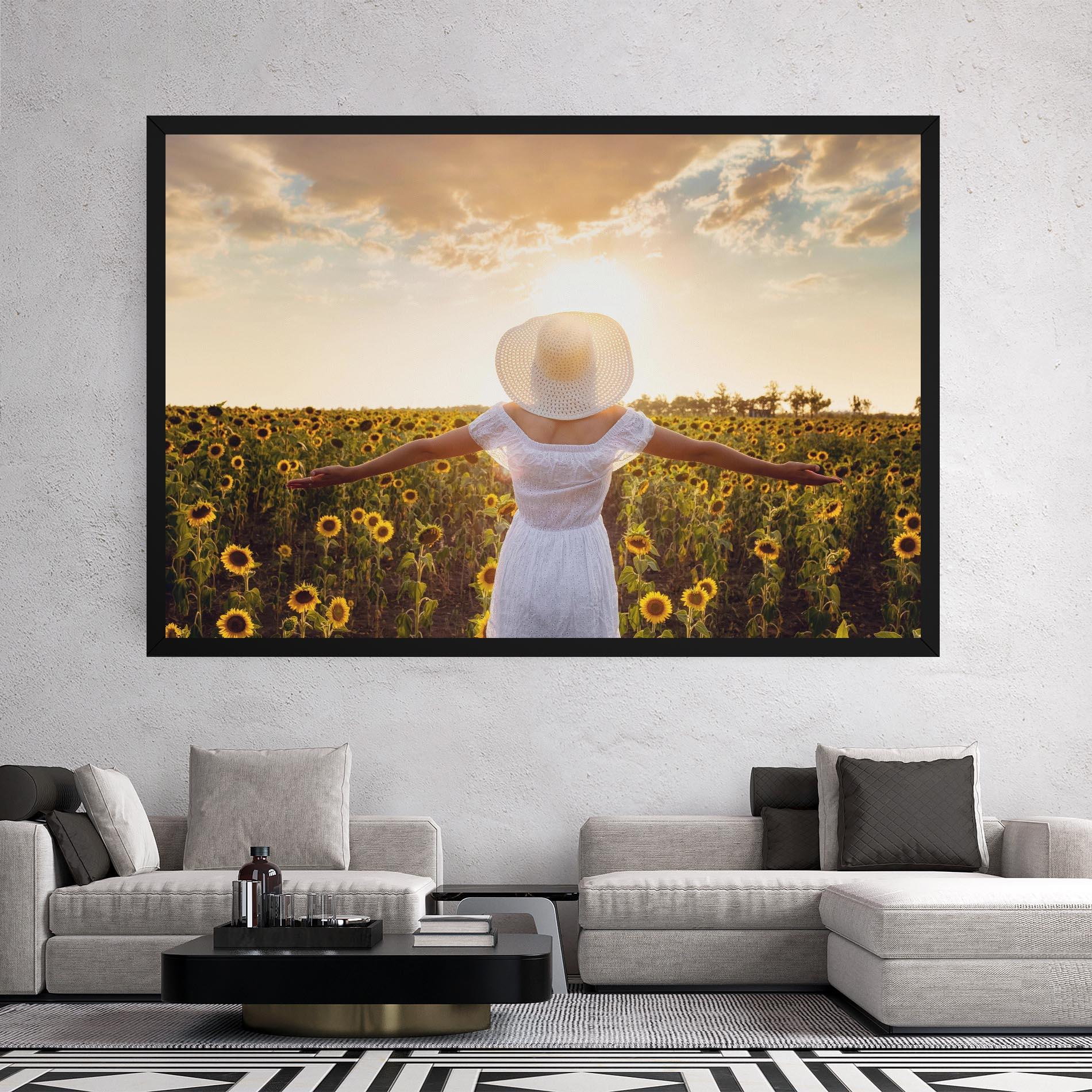 Картина на платно Girl In Nature mockup 2
