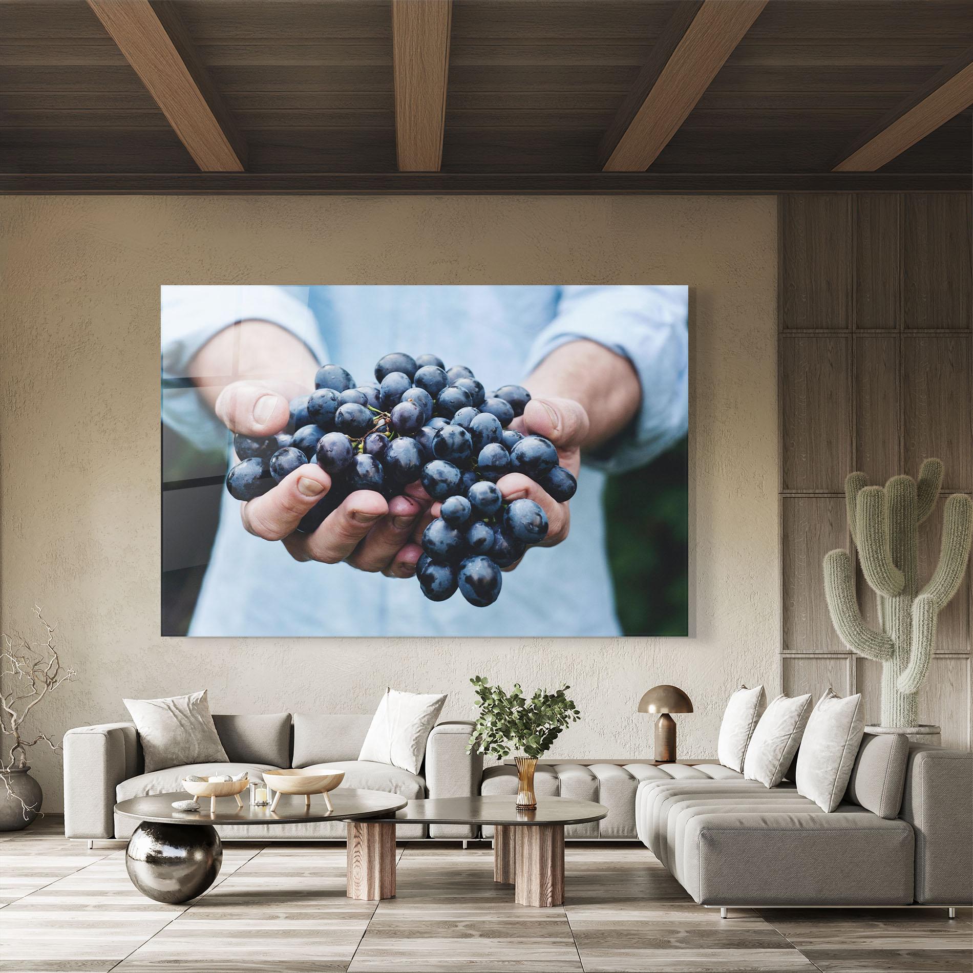 Стъклена картина Holding Grapes mockup 8