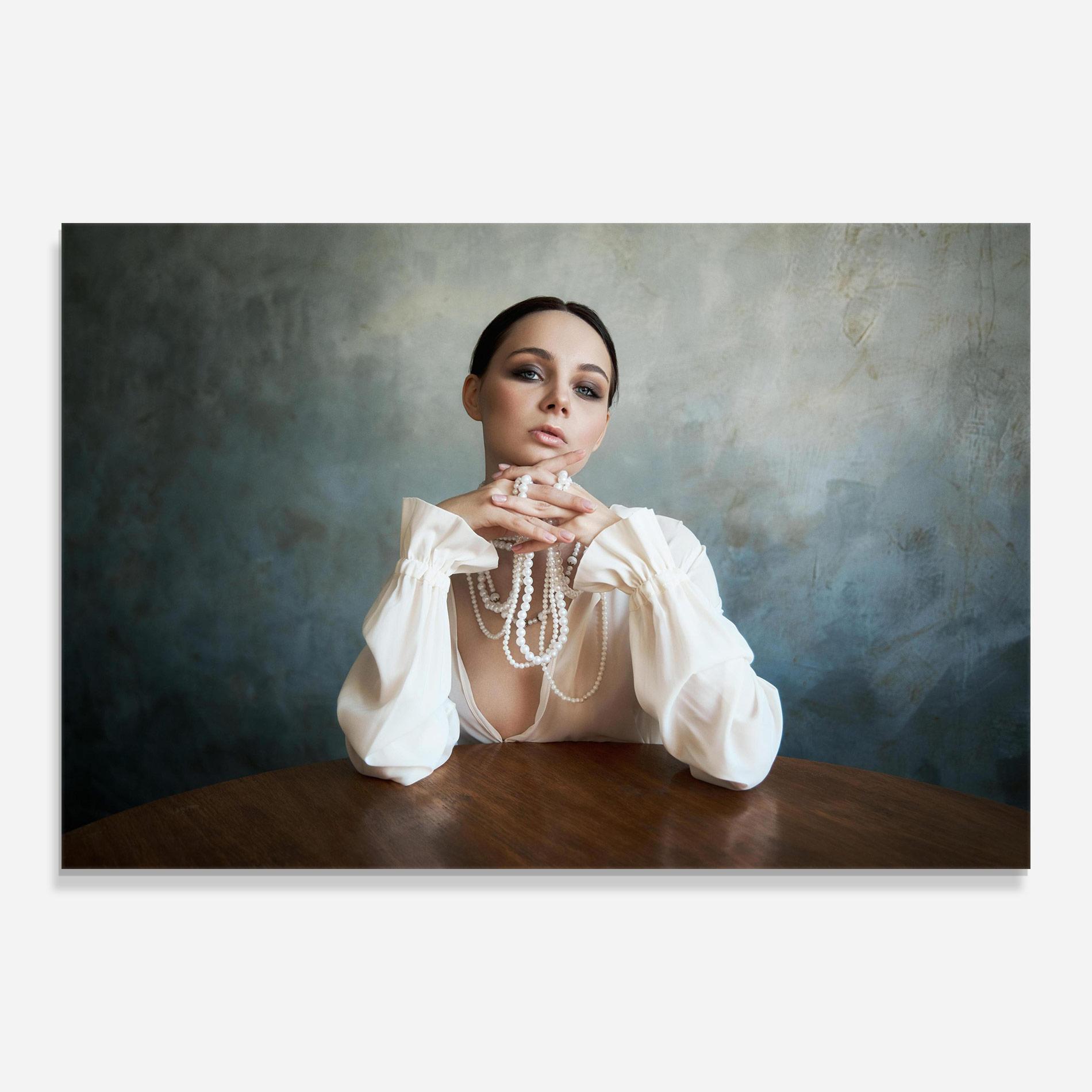 Стъклена картина Girl White Pearls mockup 0