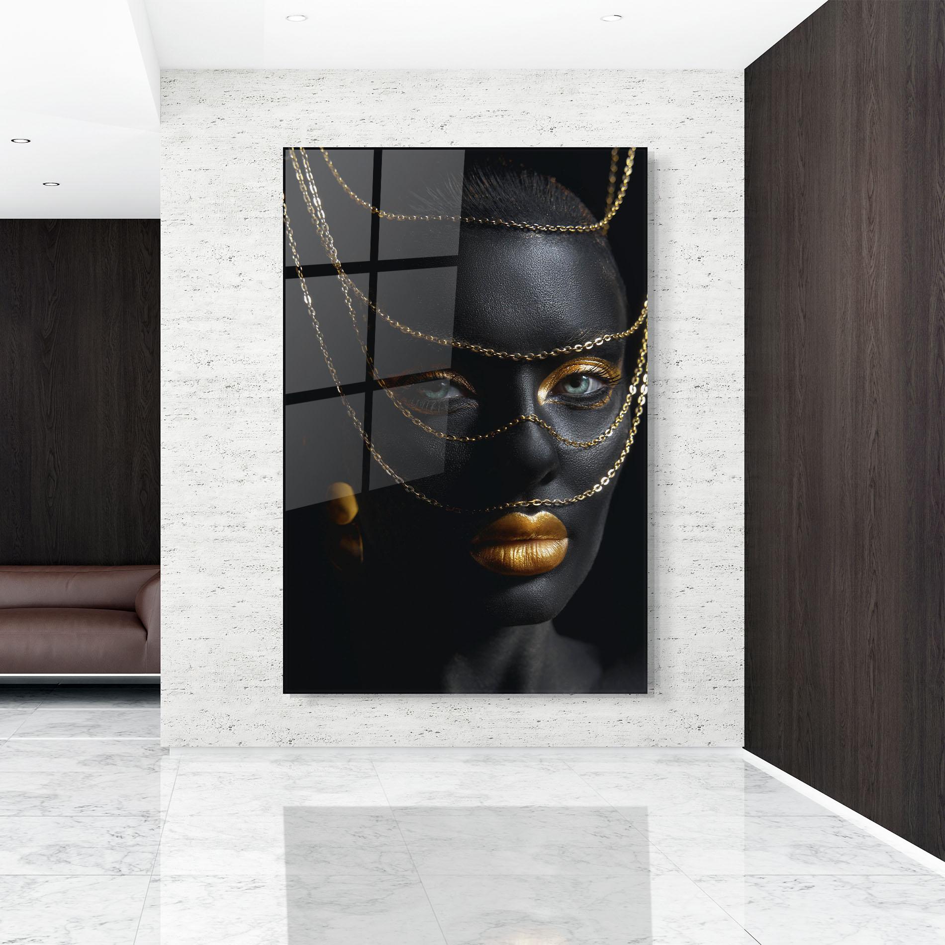 Стъклена картина Gold Chain Green Eyes mockup 9