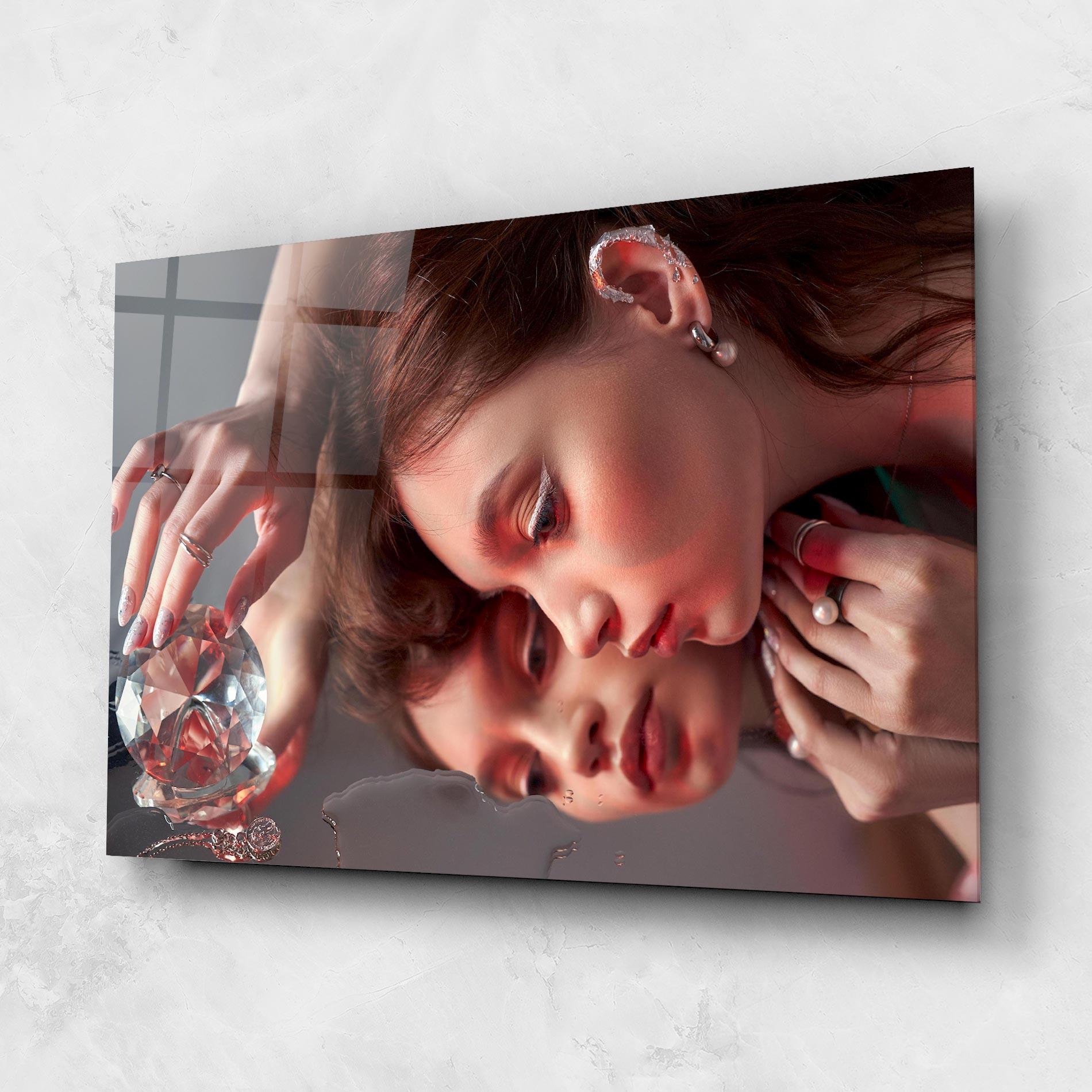 Стъклена картина Big Diamond Hand mockup 1