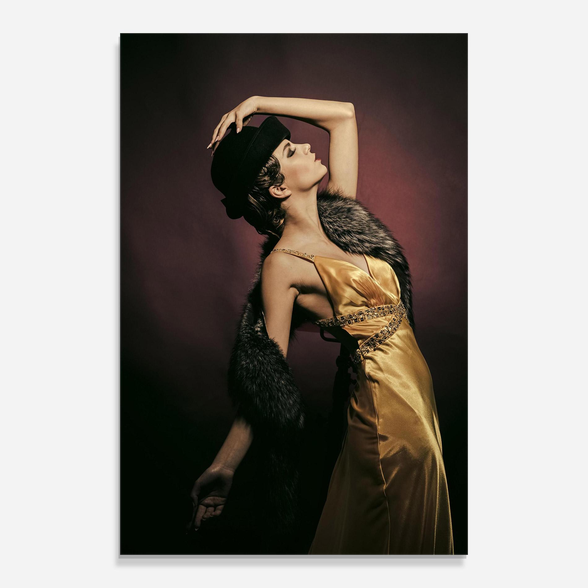 Стъклена картина Dancing Vintage Clothes mockup 0