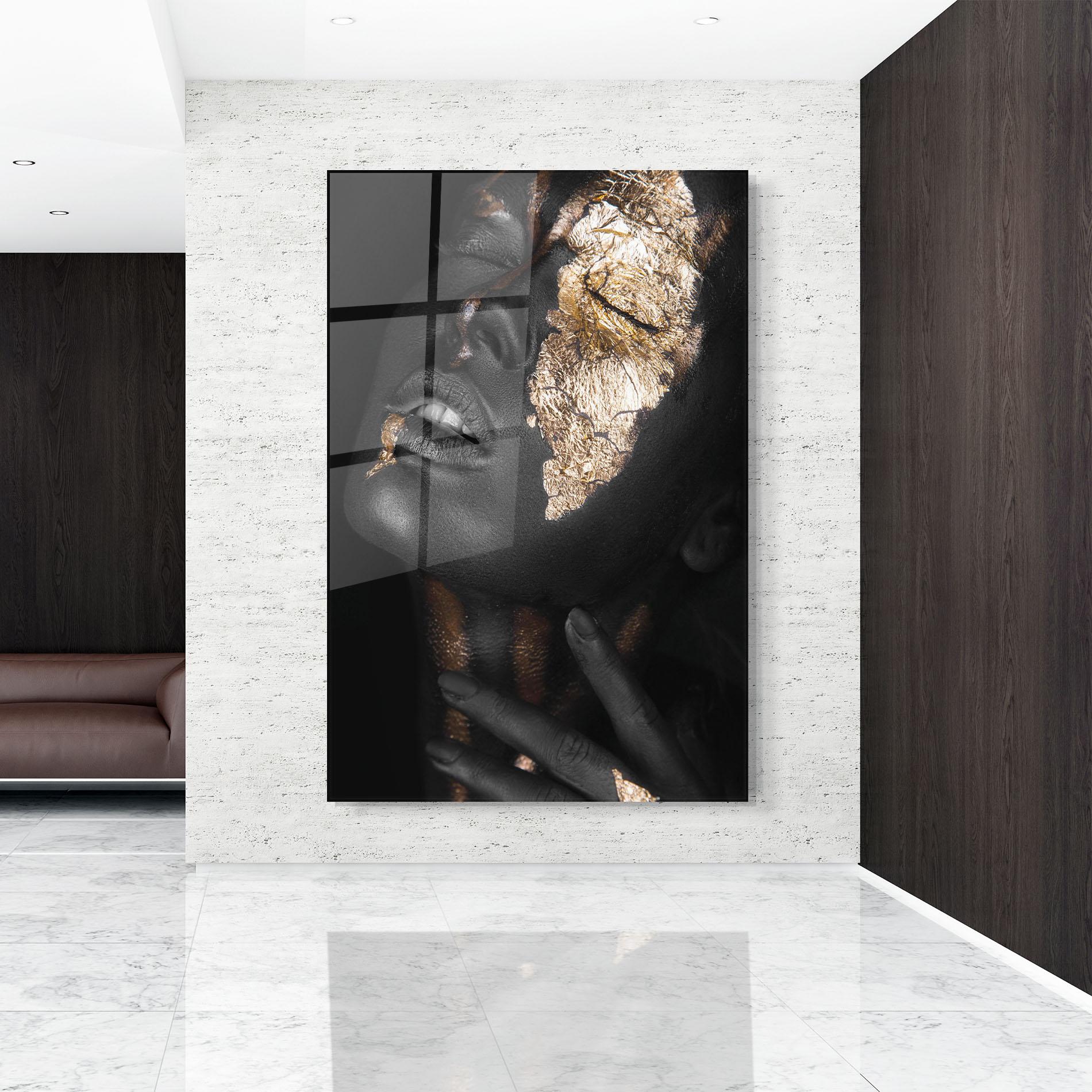 Стъклена картина Darkskinned Gold Art mockup 9