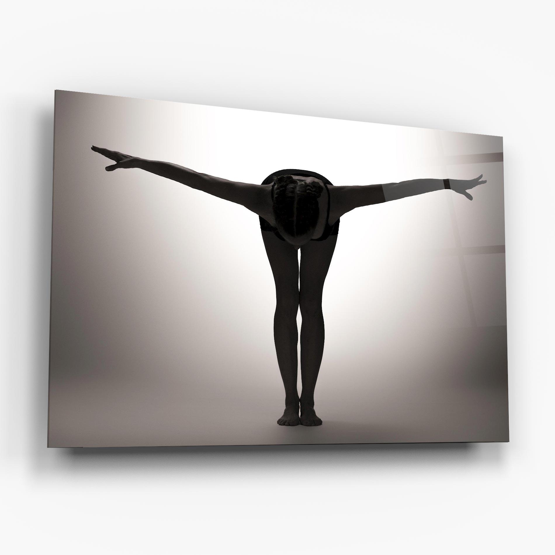 Стъклена картина Hands Apart mockup 6