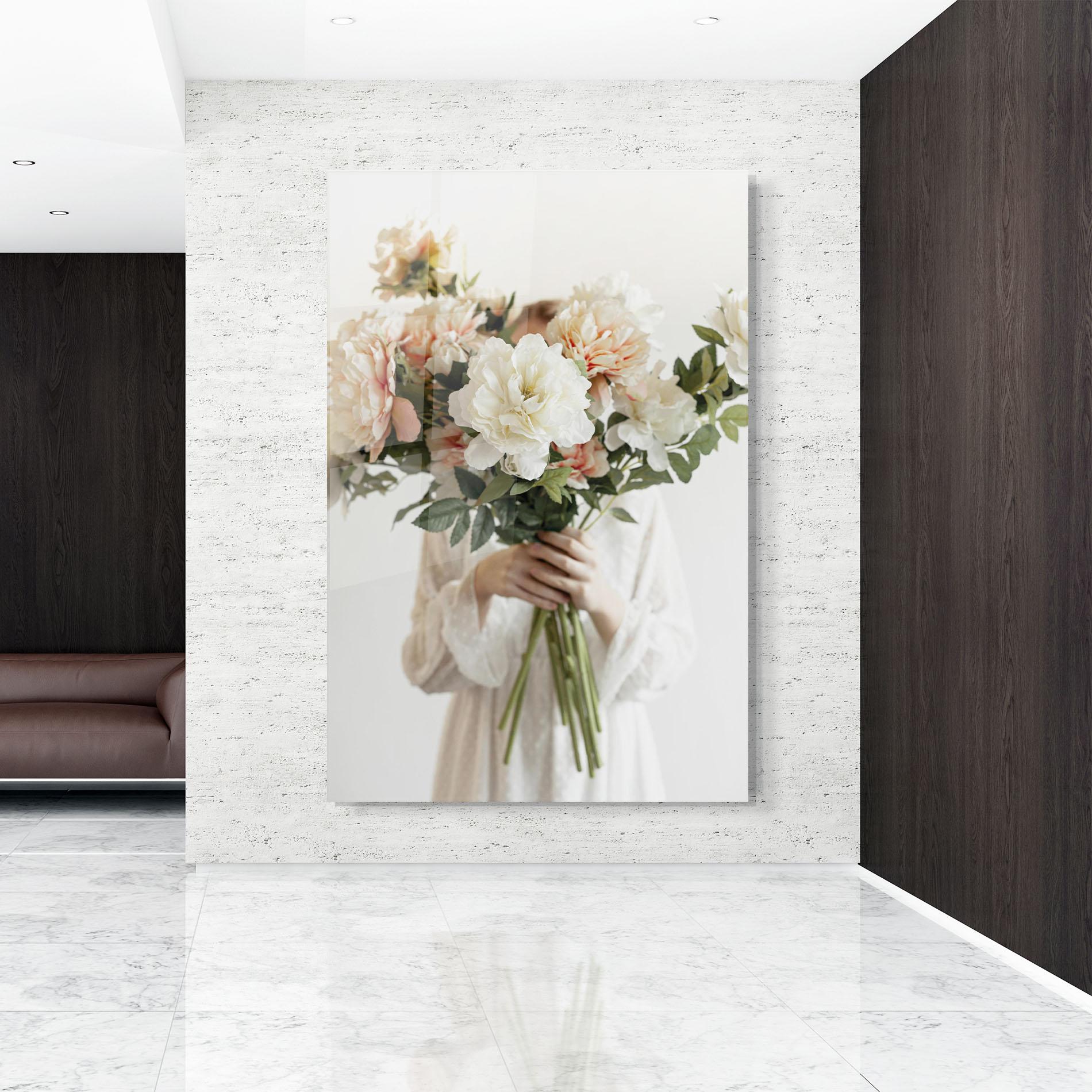 Стъклена картина Bouquet Holding mockup 9