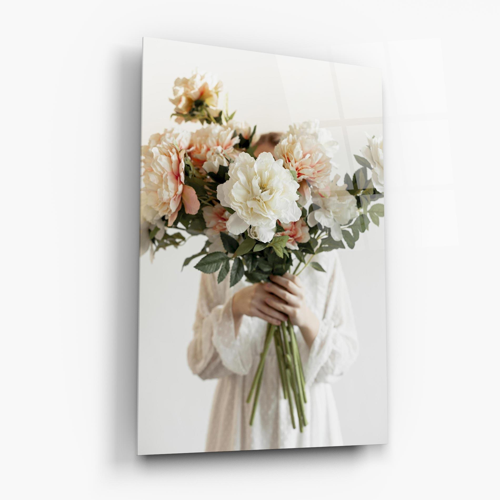 Стъклена картина Bouquet Holding mockup 6