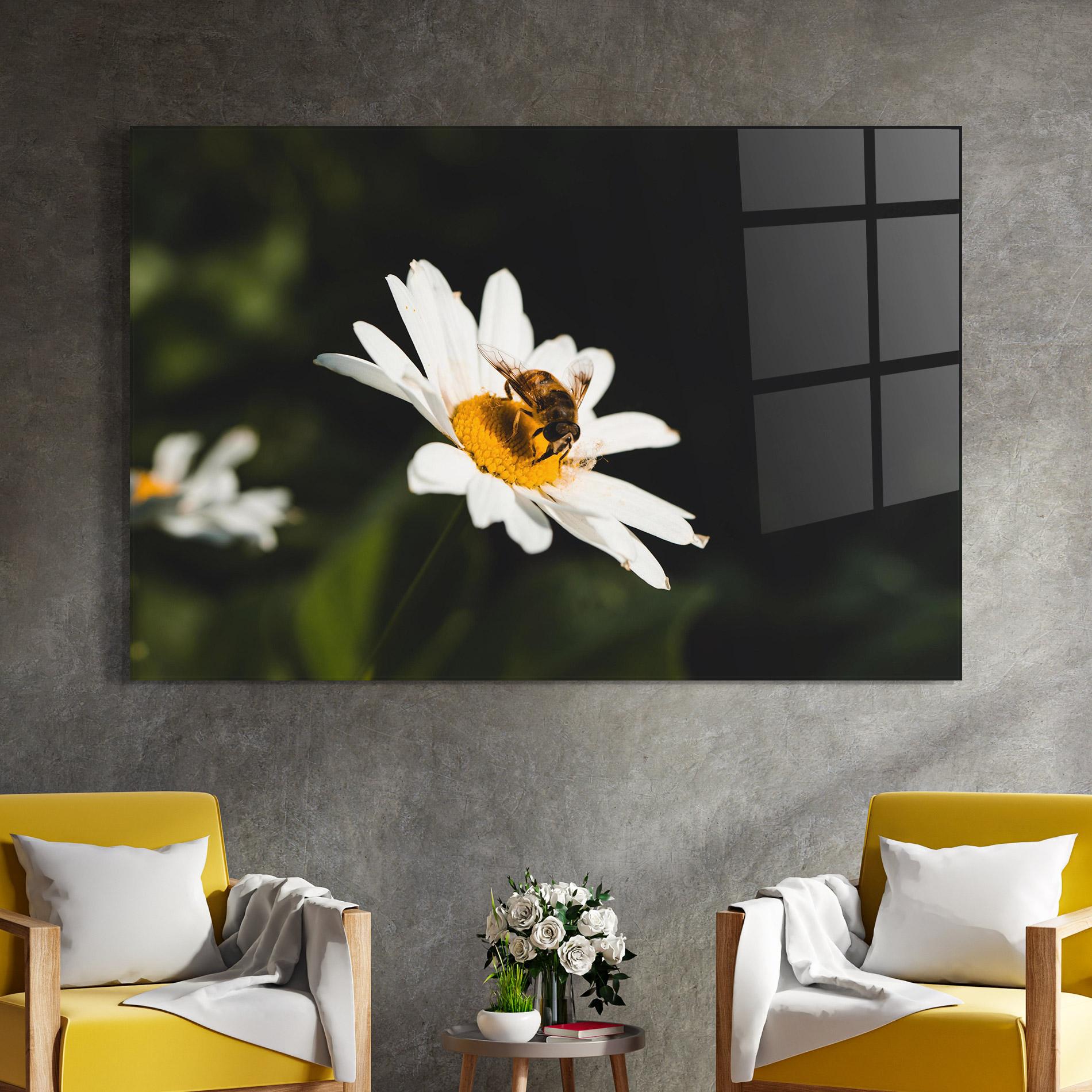 Стъклена картина Bee Flying On Daisy mockup 4