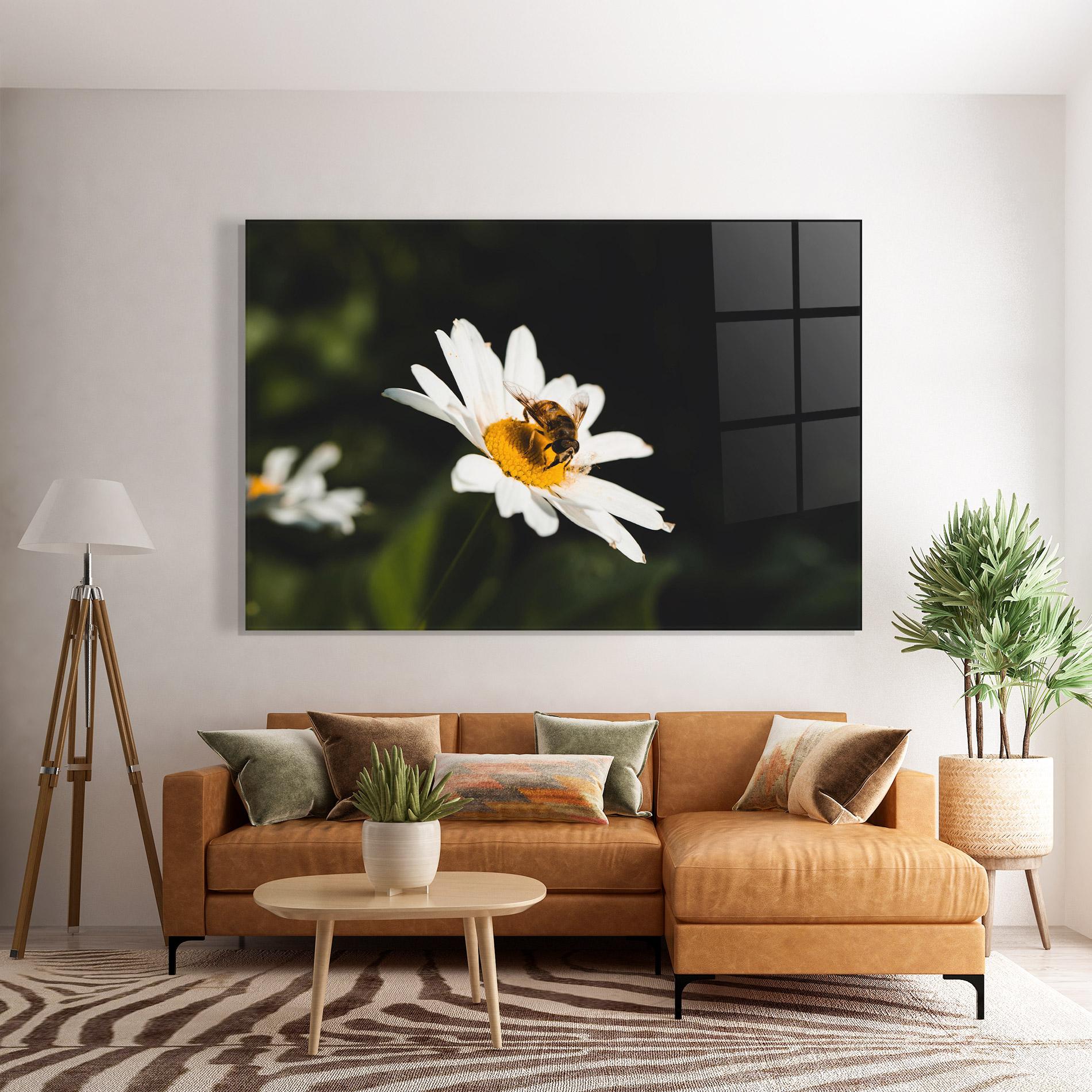 Стъклена картина Bee Flying On Daisy mockup 7