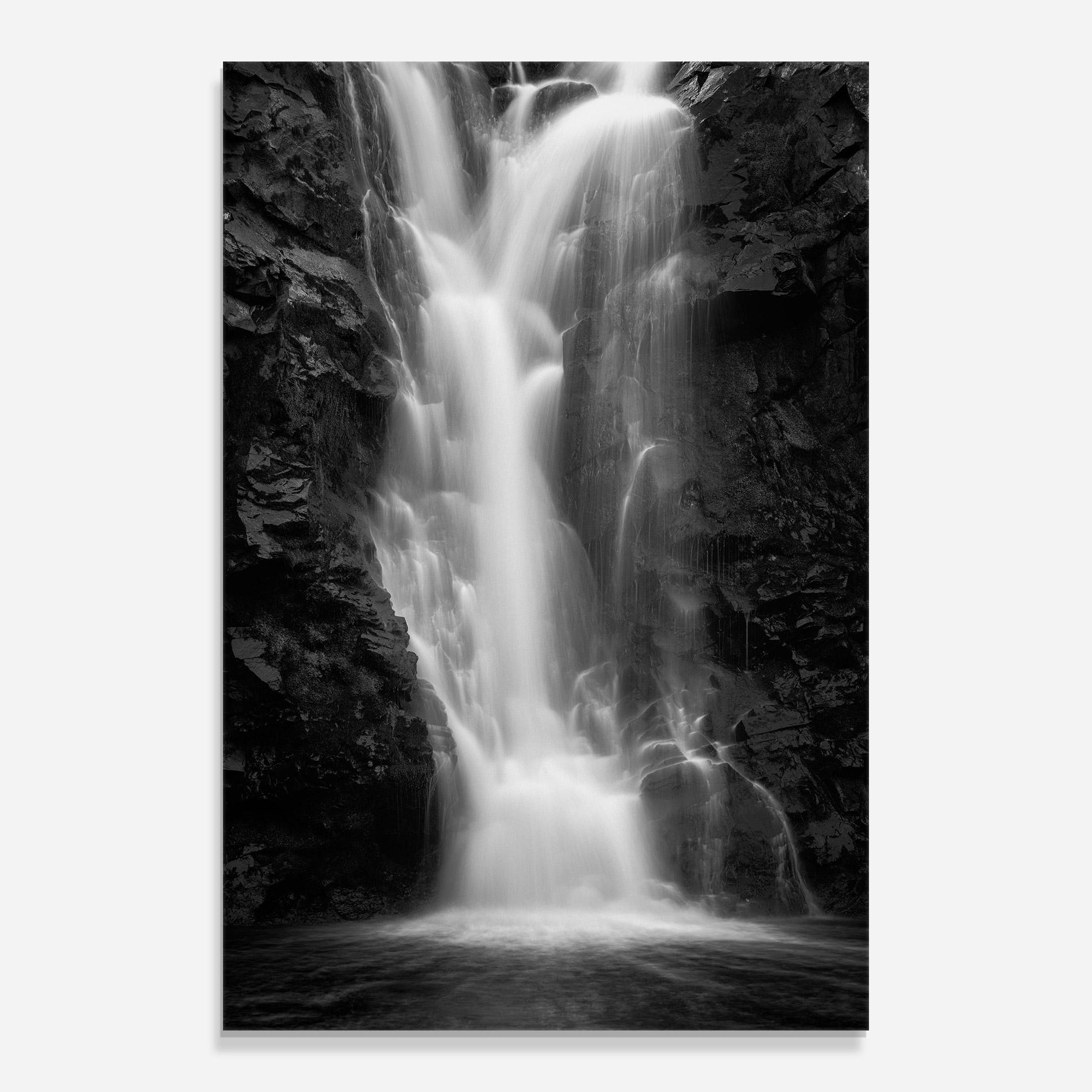 Стъклена картина Black Rock Waterfall View mockup 0