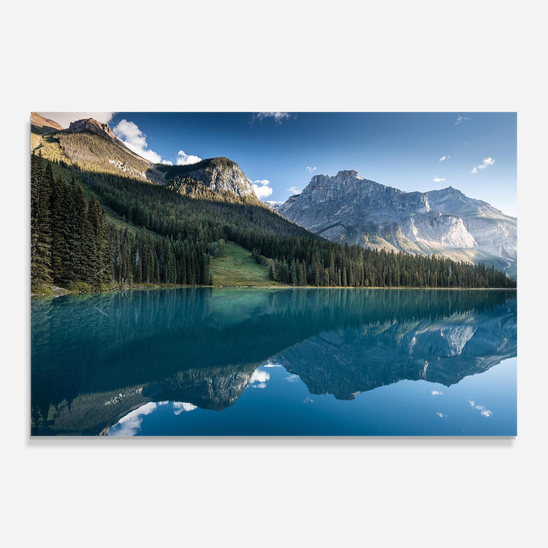 Стъклена картина Beautiful Emerald Lake mockup 0
