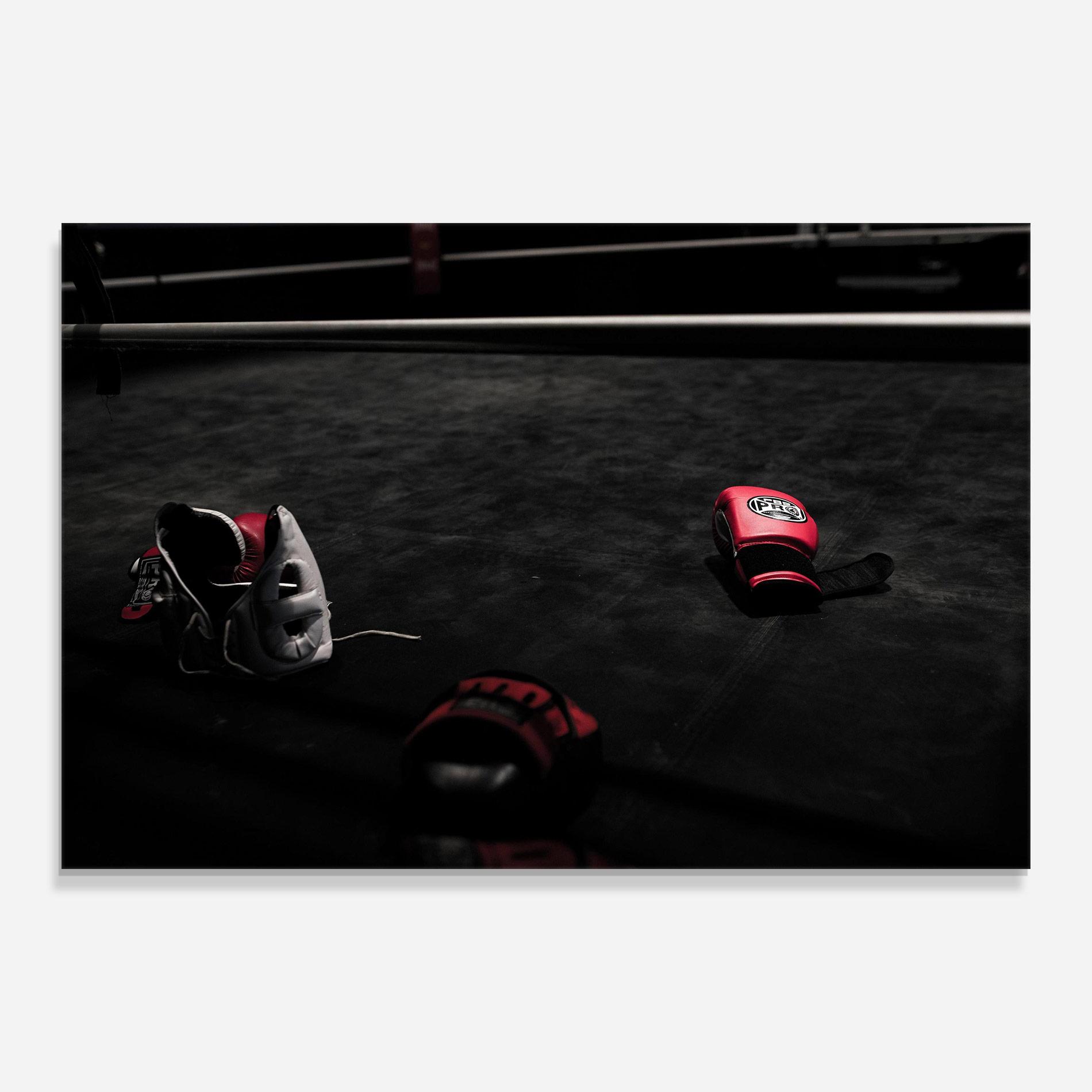 Стъклена картина Ring Gloves mockup 0