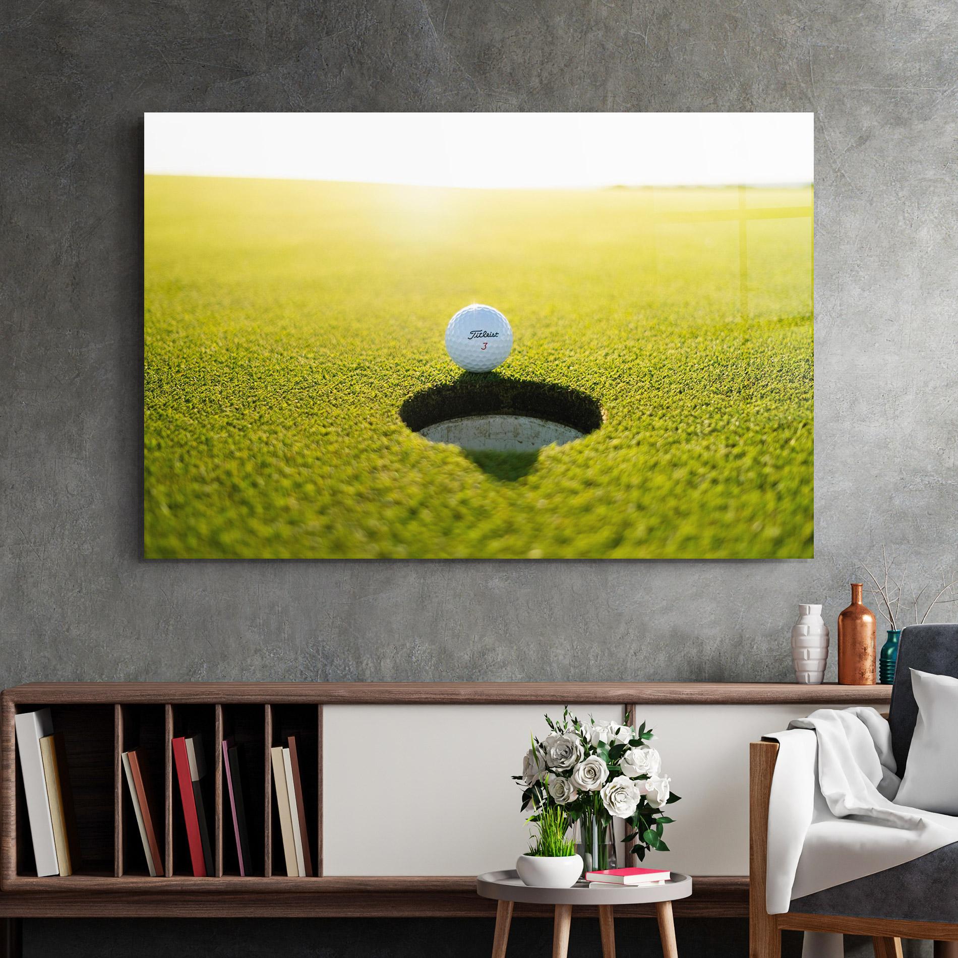 Стъклена картина Golf Ball Close To Fall mockup 2